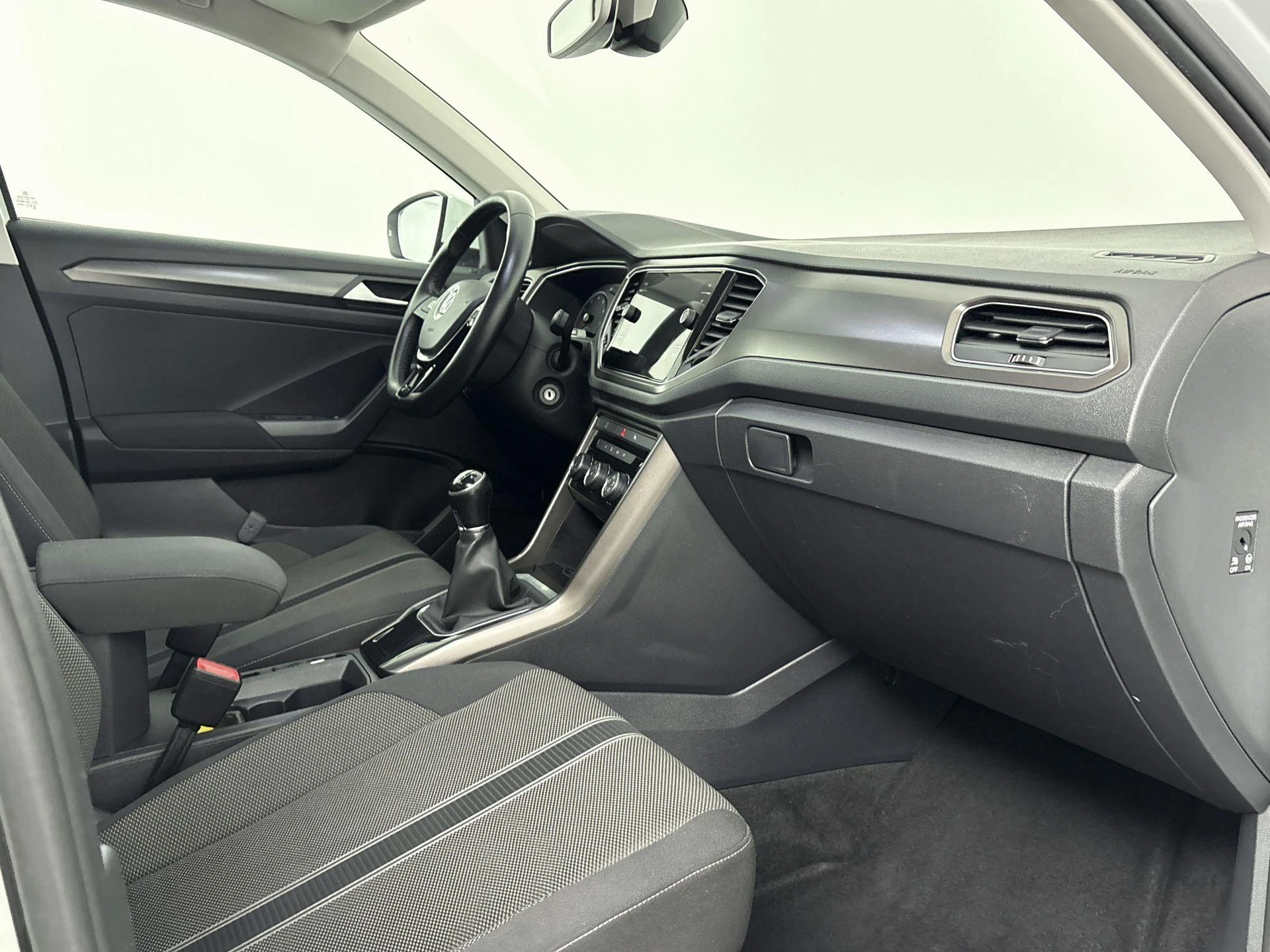 Volkswagen-T-Roc-image-14