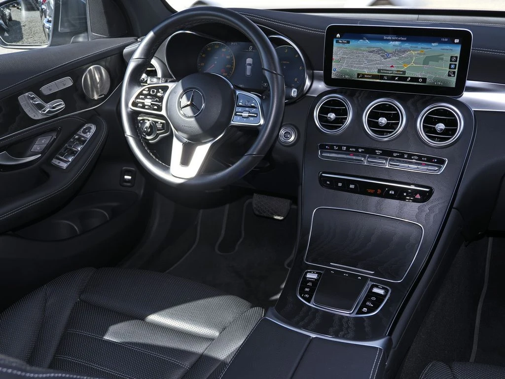 Mercedes-Benz-GLC 220 d-image-9