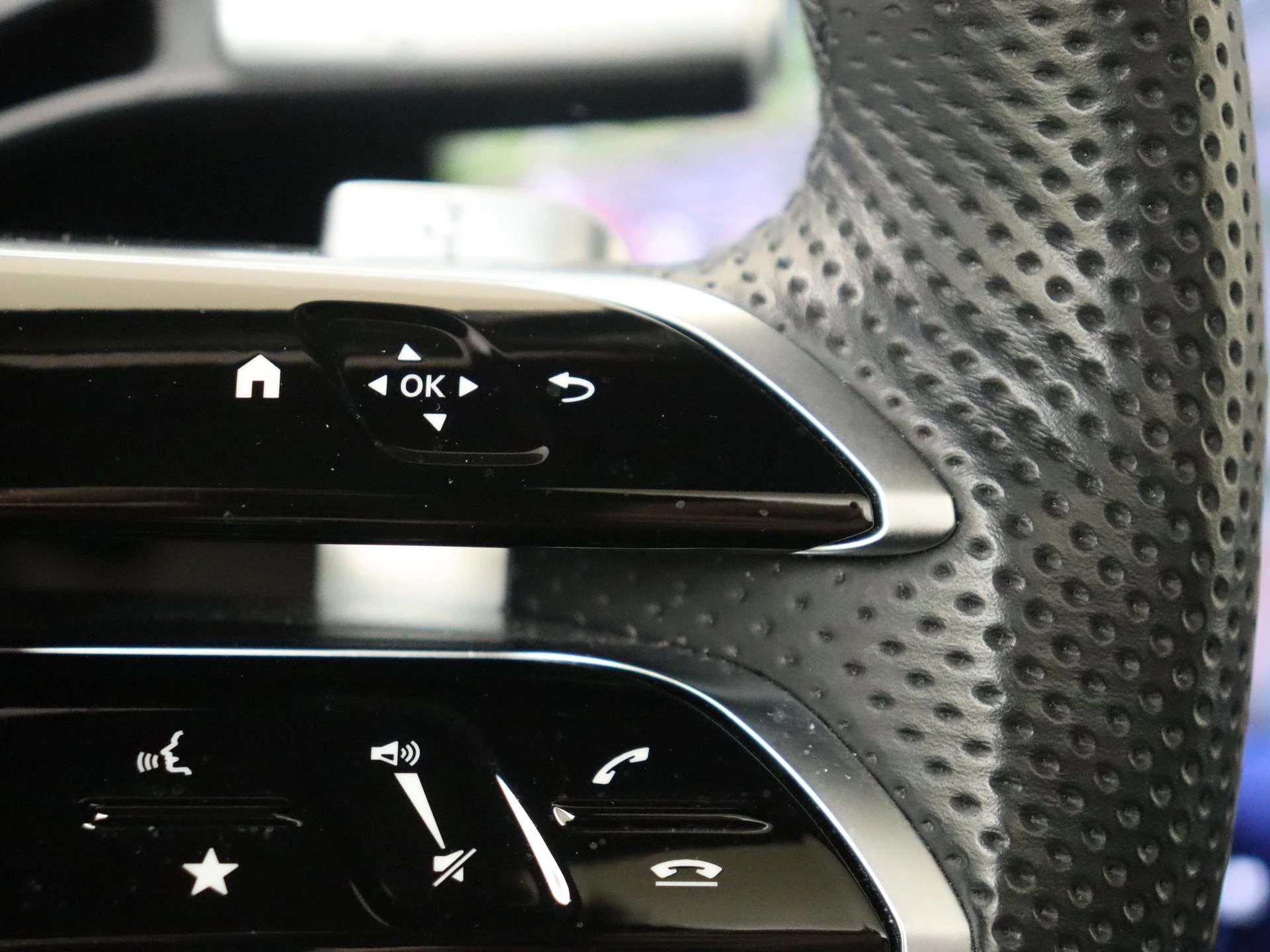 Mercedes-Benz-EQS-image-13