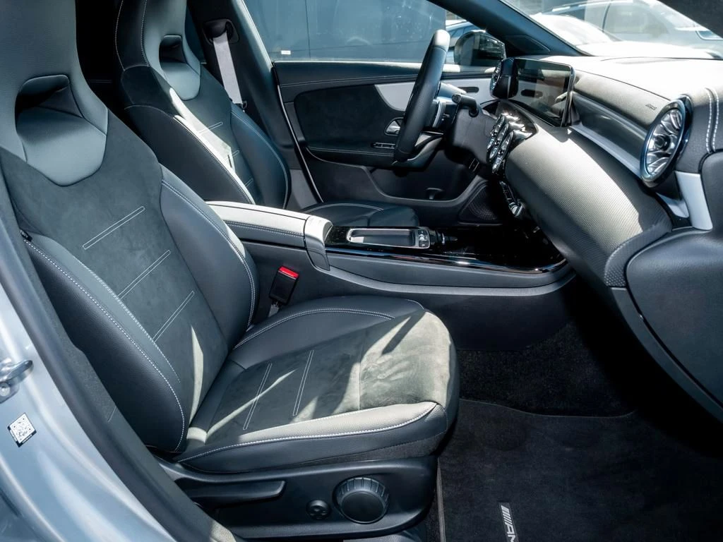 Mercedes-Benz-CLA 200-image-11