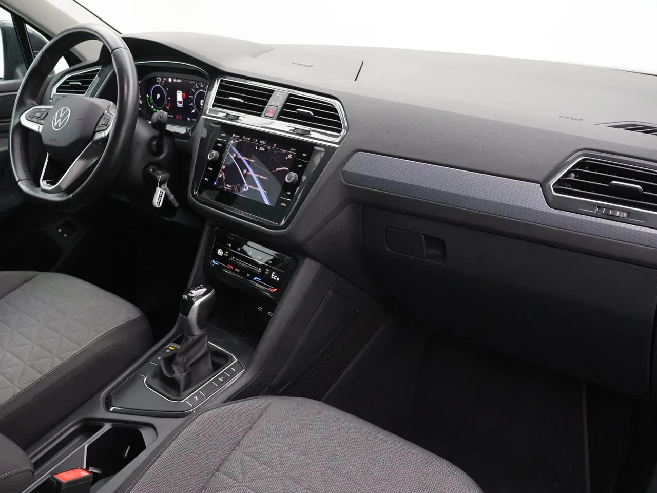 Volkswagen Tiguan eHybrid (PHEV) Tiguan eHybrid 1.4 Life Business 245PK *AUTOMAAT*VIRTUAL COCKPIT*NAVI*APP-CONNECT*CAMERA*PDC*ACC*AIRCO*...*