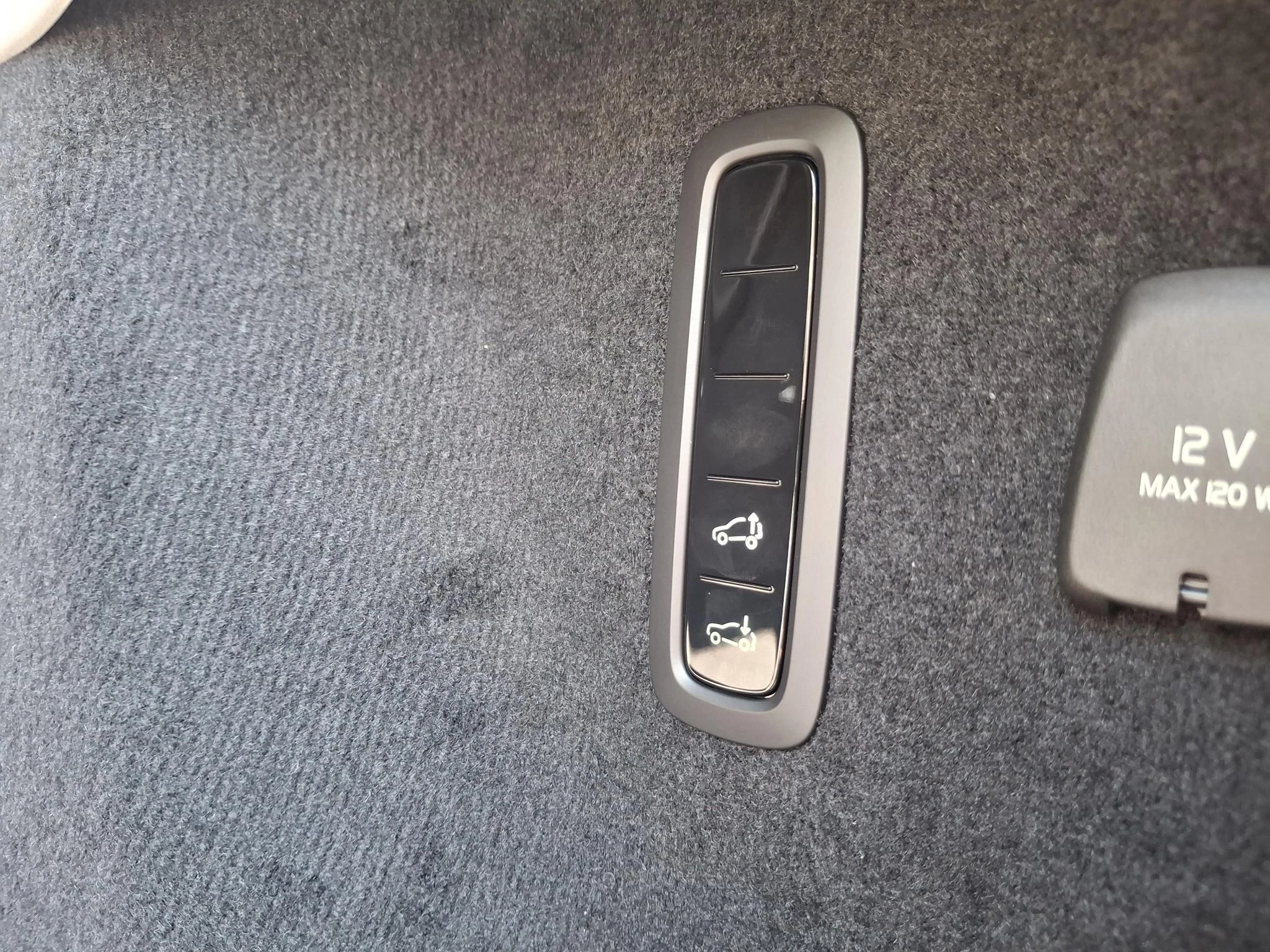 Volvo-ES90-image-13