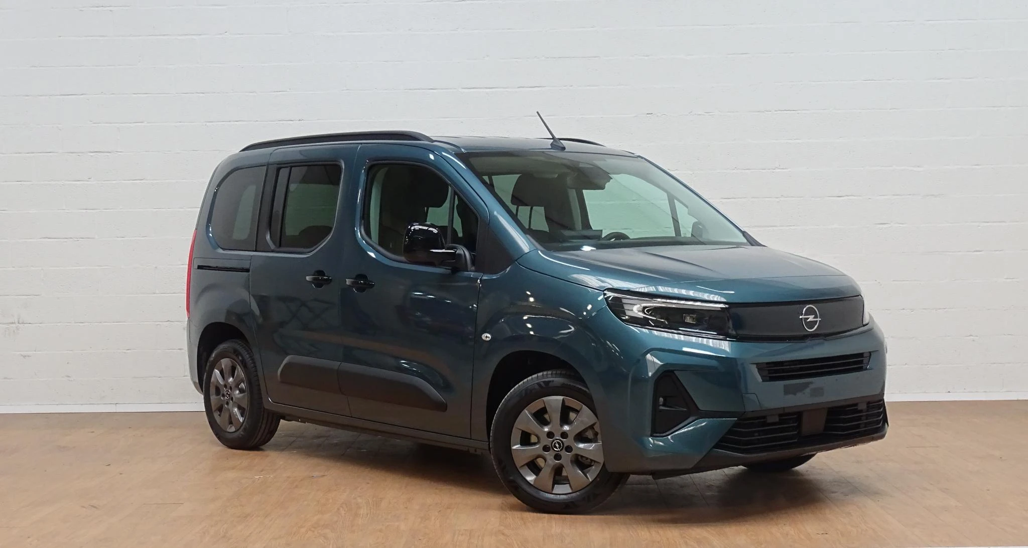 Opel Combo Life 1.2T Edition+gps+camera+park pilot achteraan