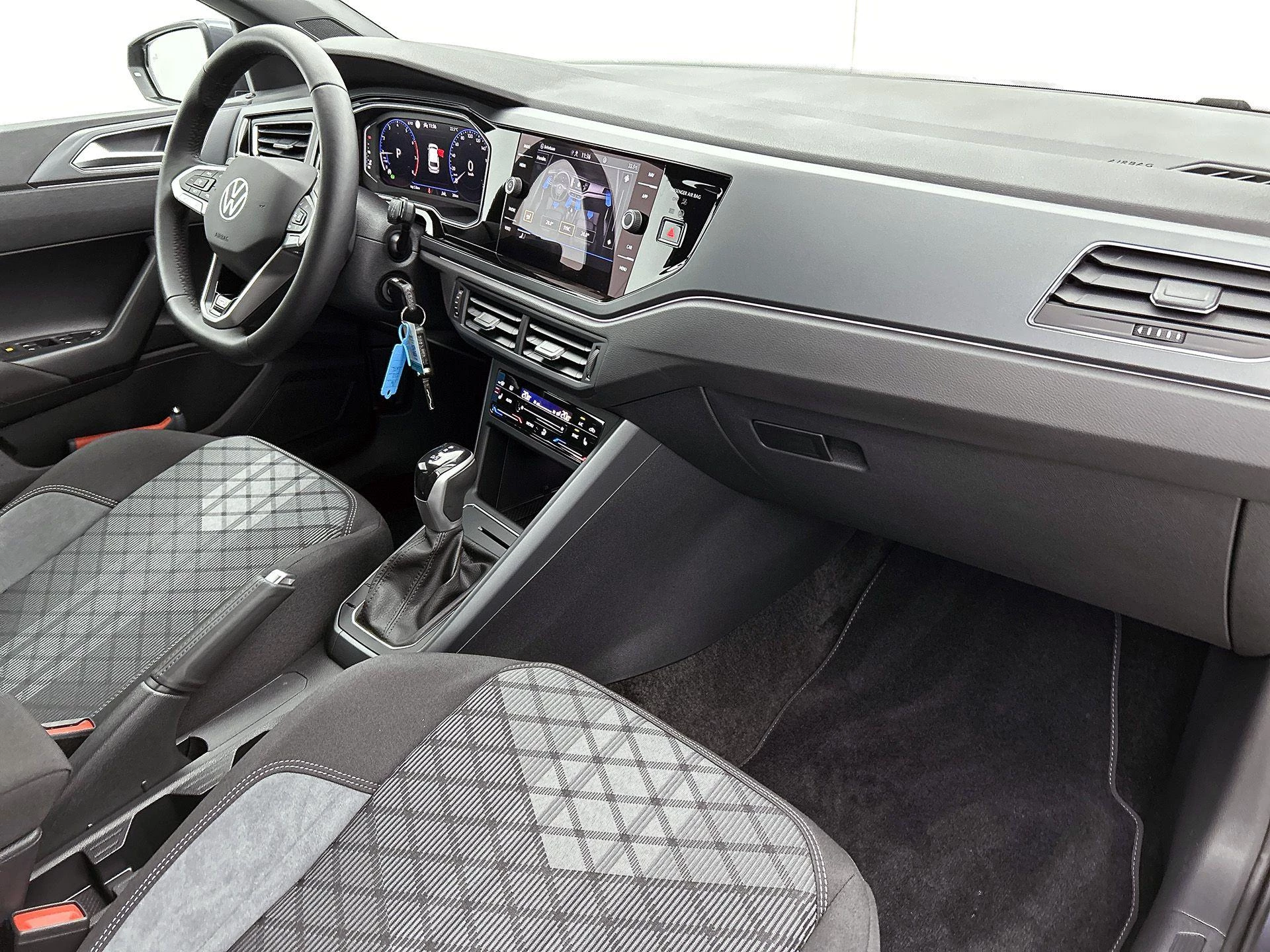 Volkswagen-Polo-image-21