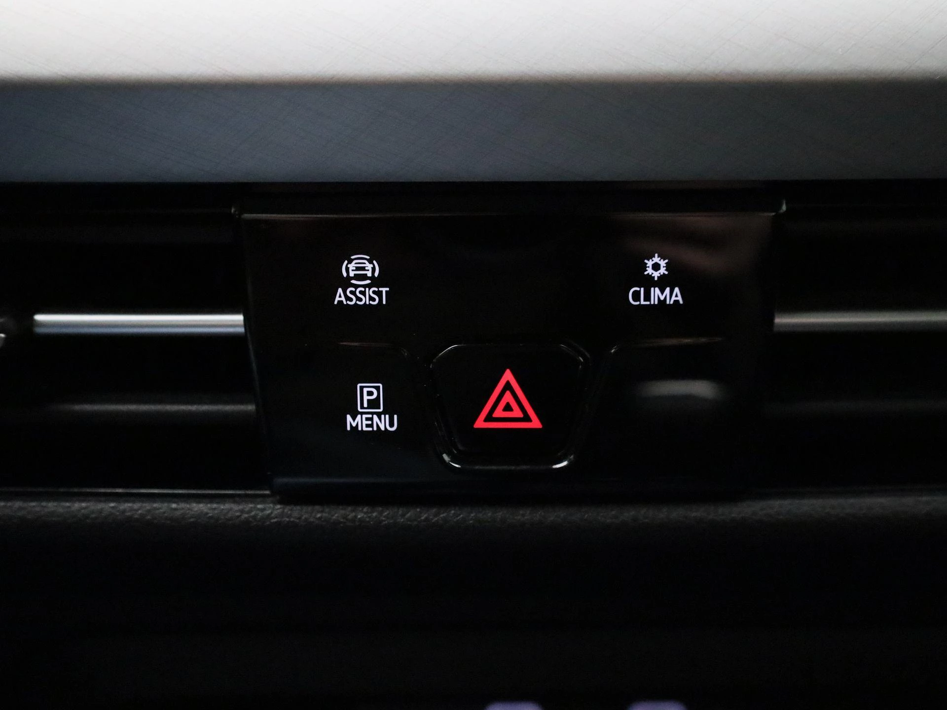 Volkswagen-Golf-image-23