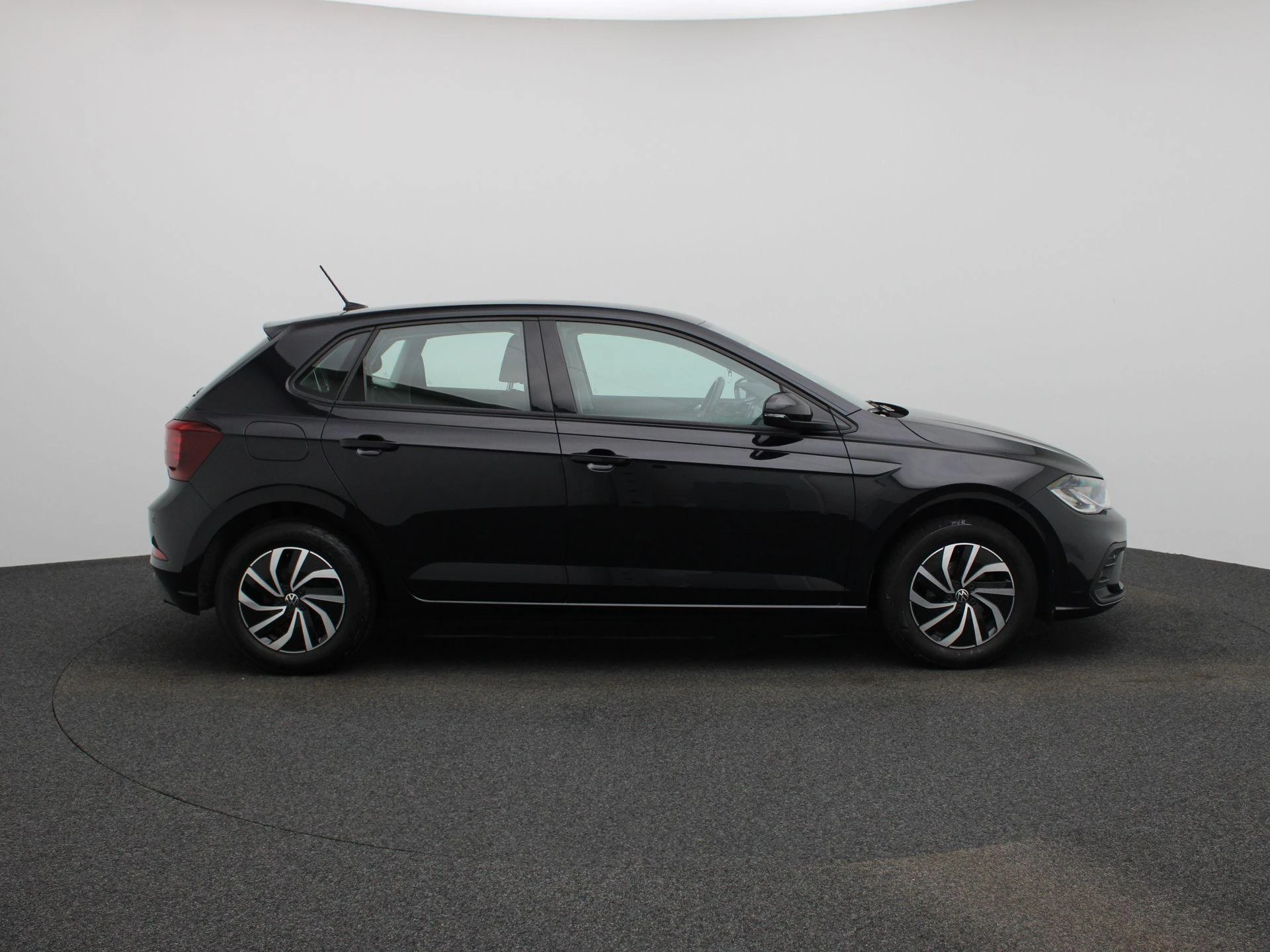Volkswagen-Polo-image-5