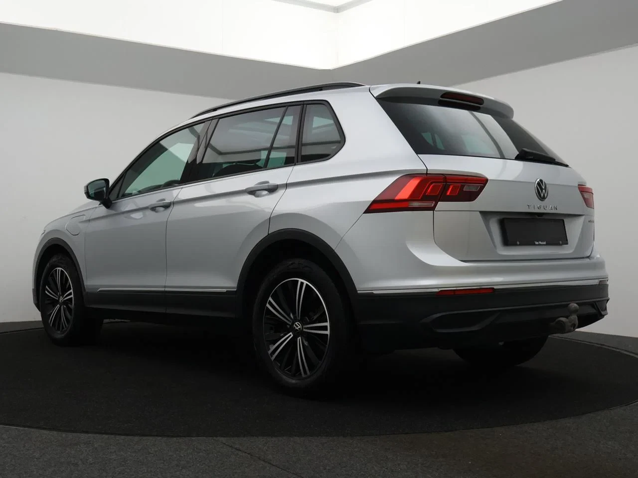 Volkswagen-Tiguan-image-3