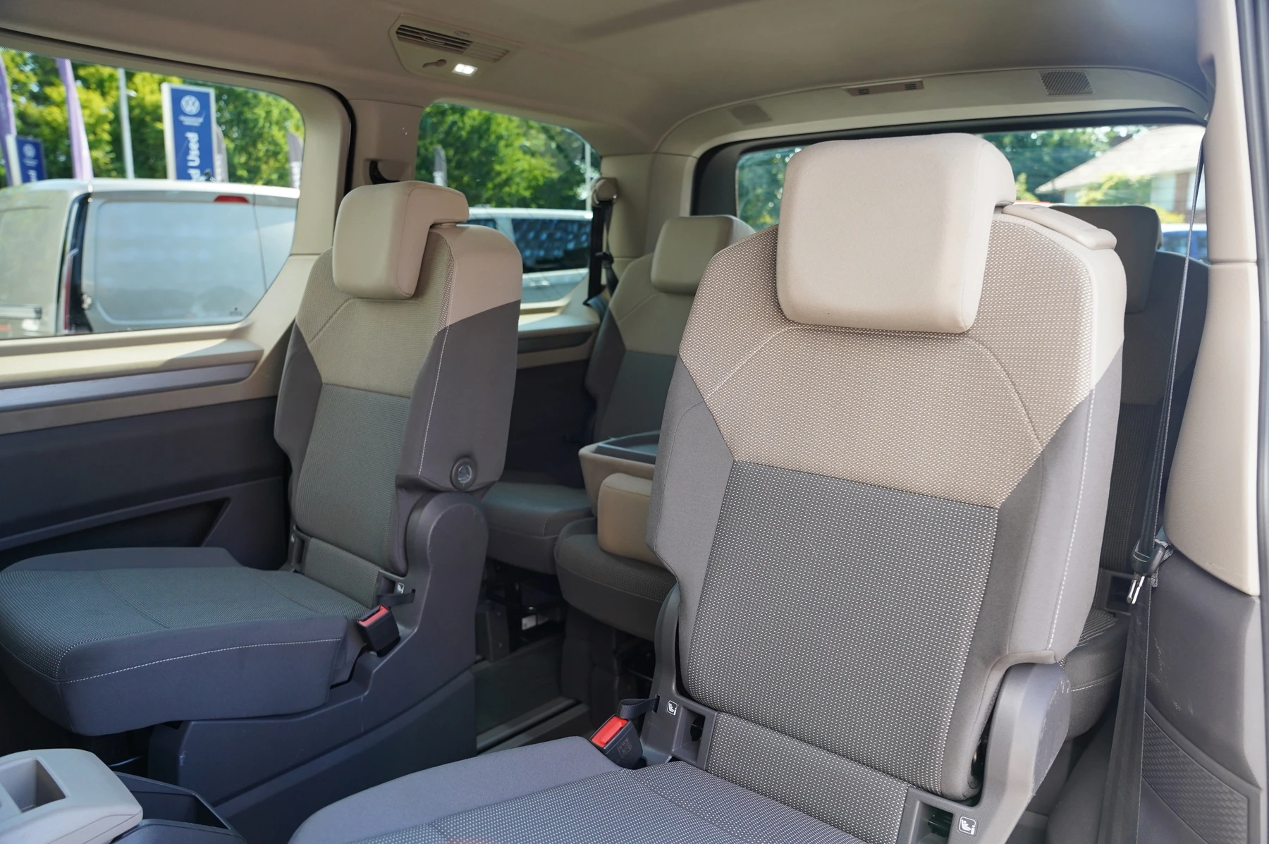 Volkswagen-Multivan-image-24