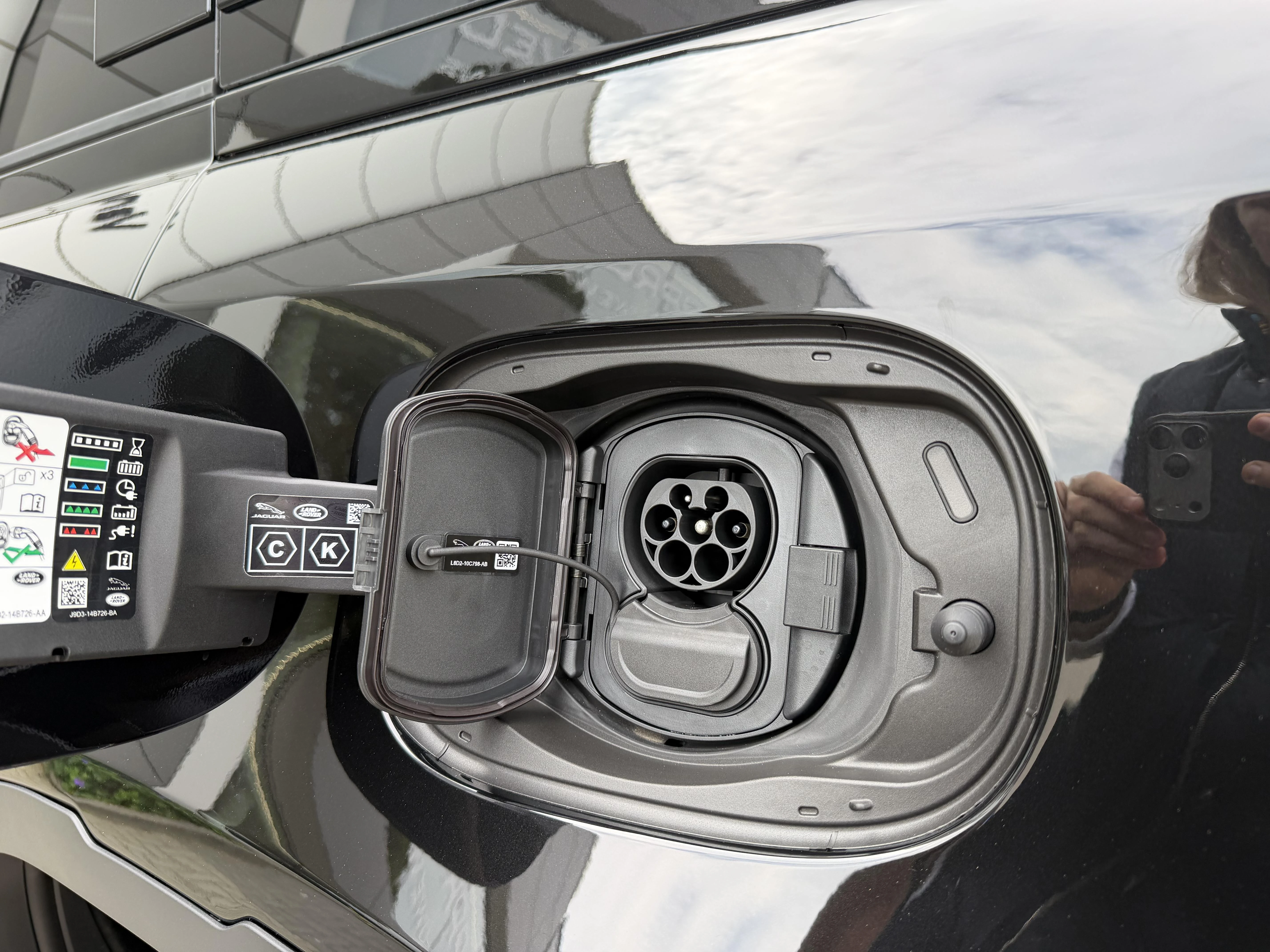 Land Rover-Defender-image-10
