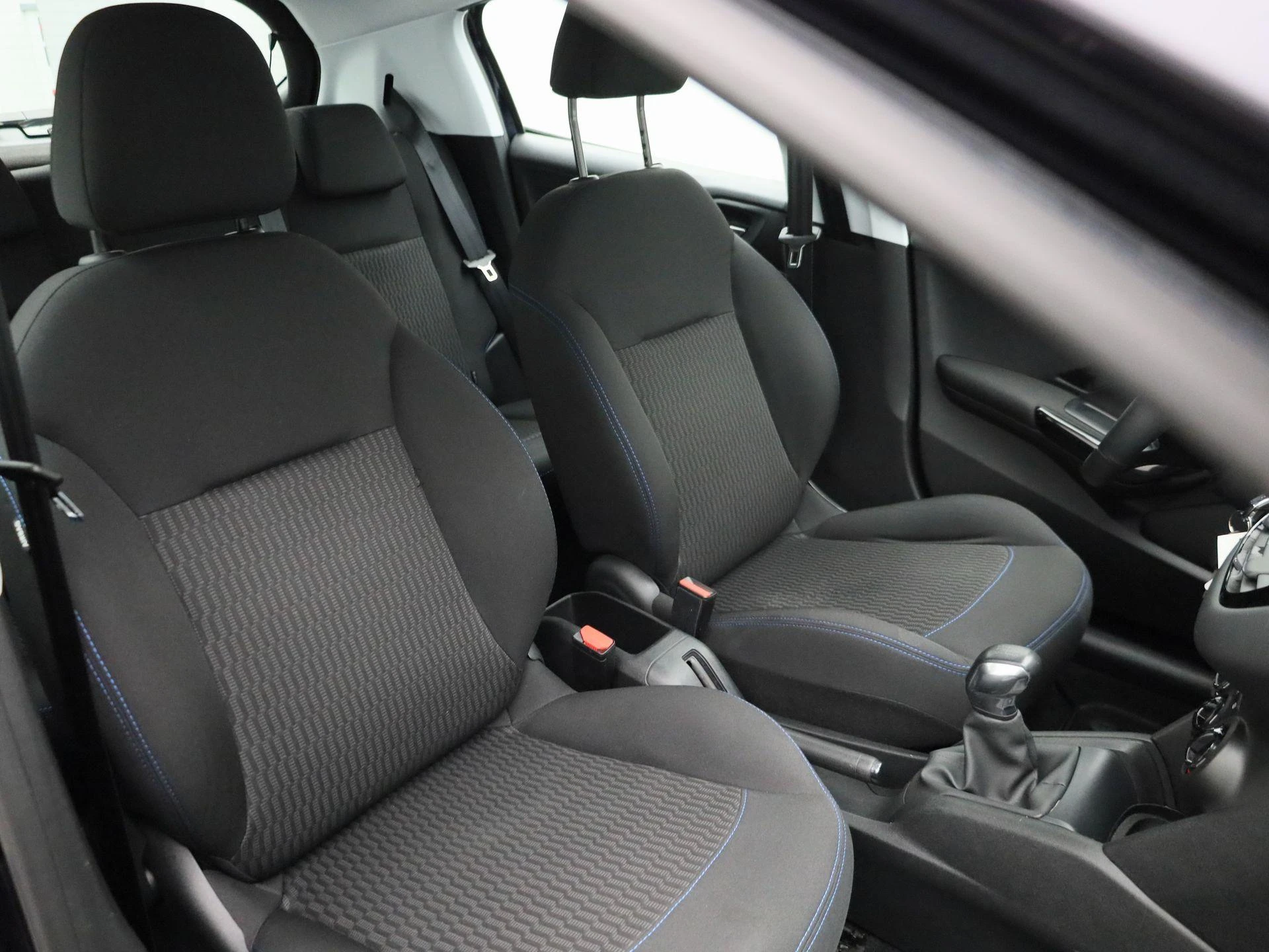 Peugeot-208-image-32