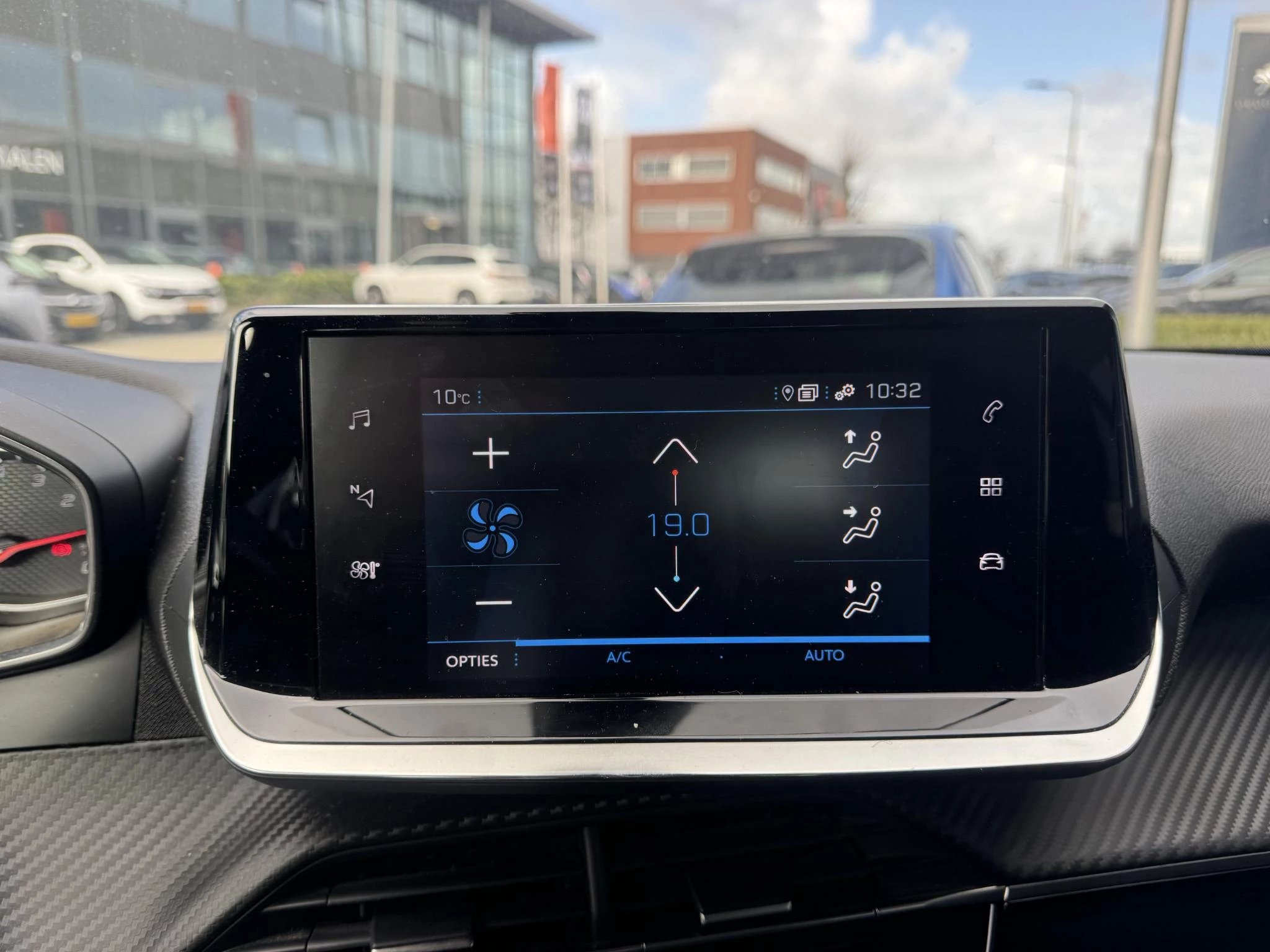 Peugeot-2008-image-17