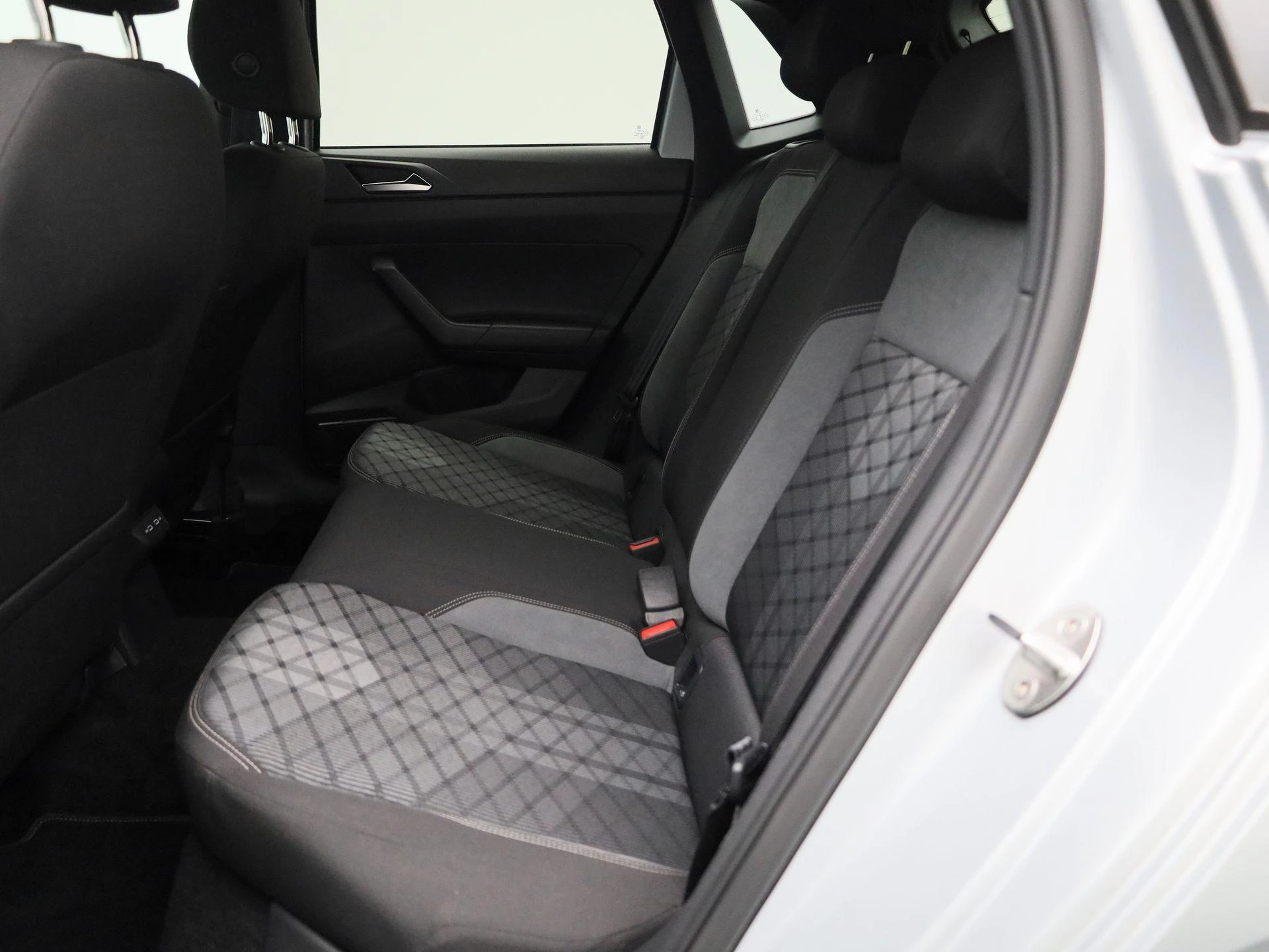 Volkswagen-Polo-image-8