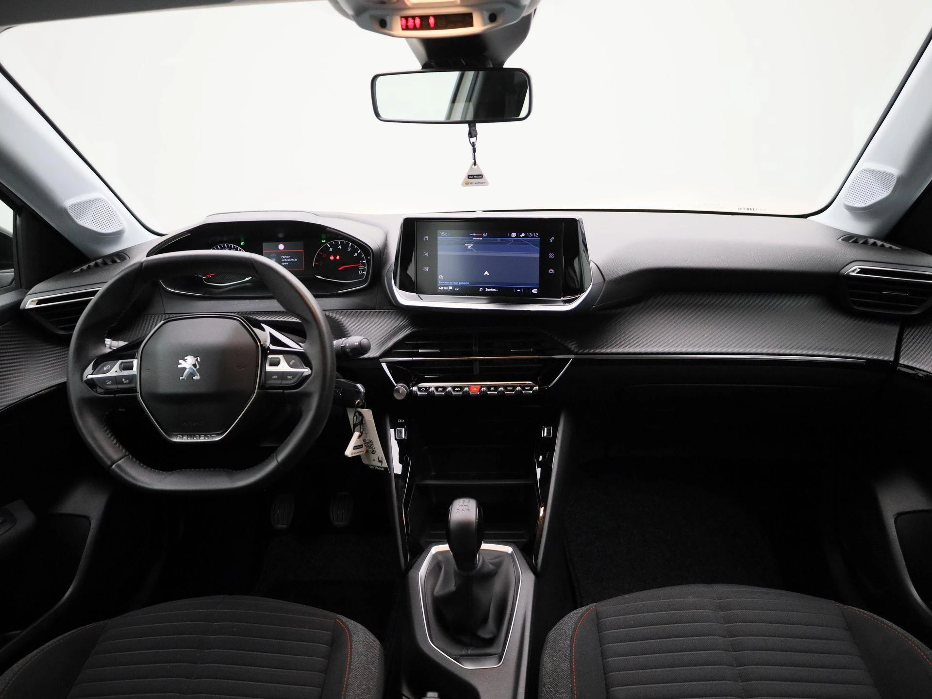 Peugeot-208-image-28