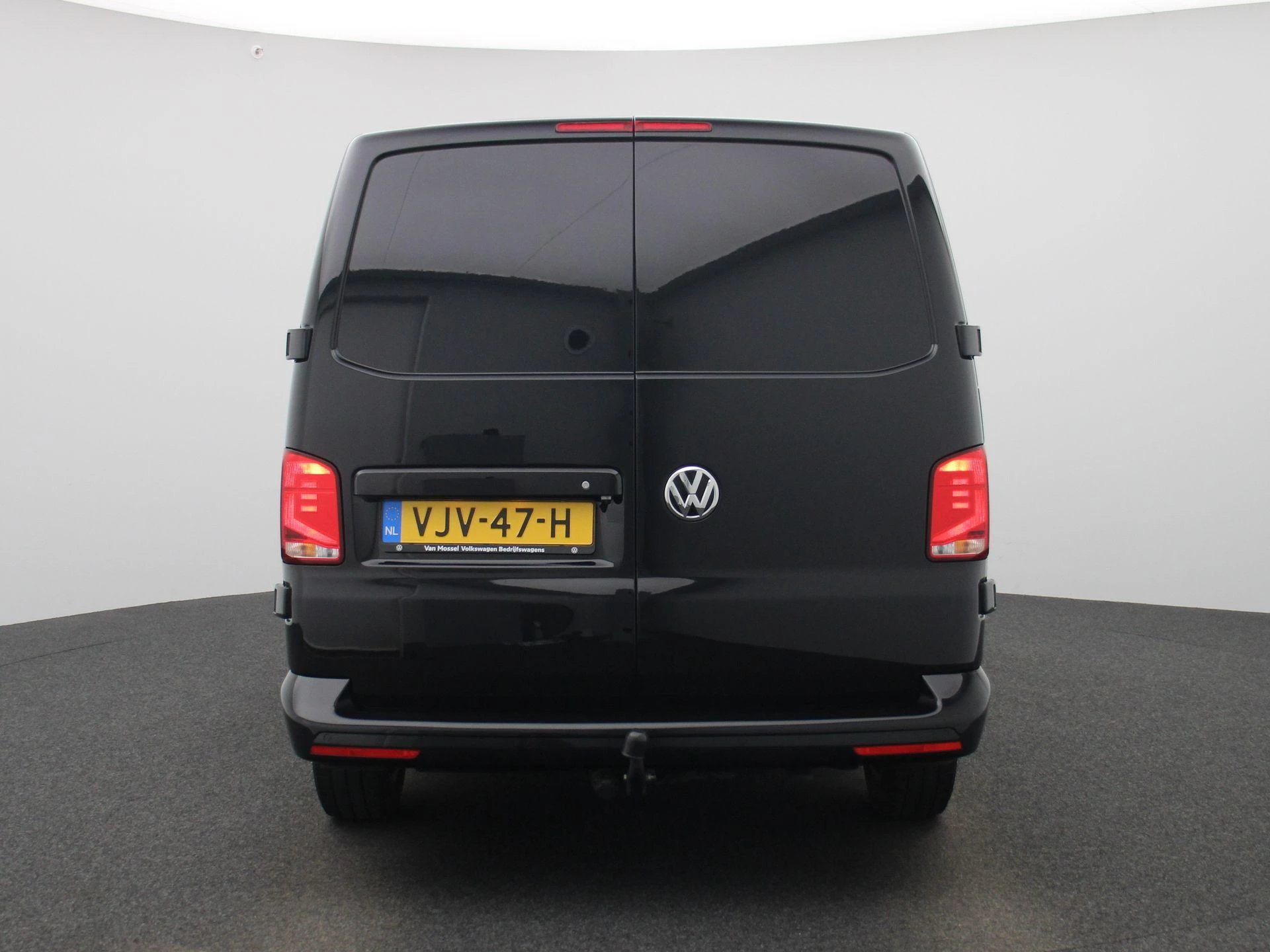 Volkswagen-Transporter-image-4