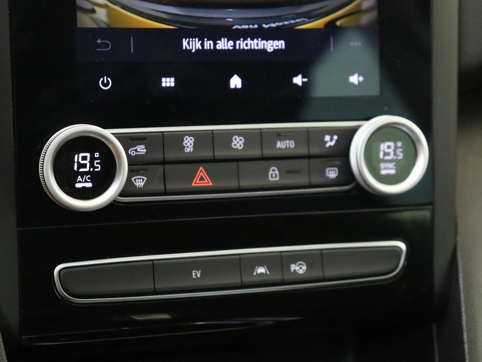 Renault-Megane E-Tech-image-18