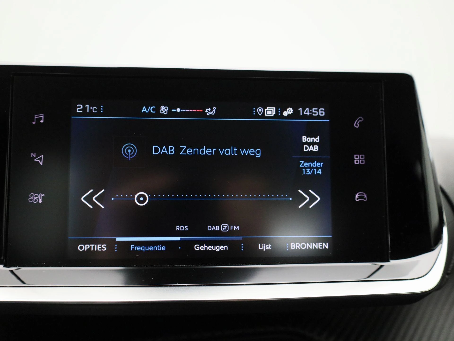 Peugeot-208-image-13