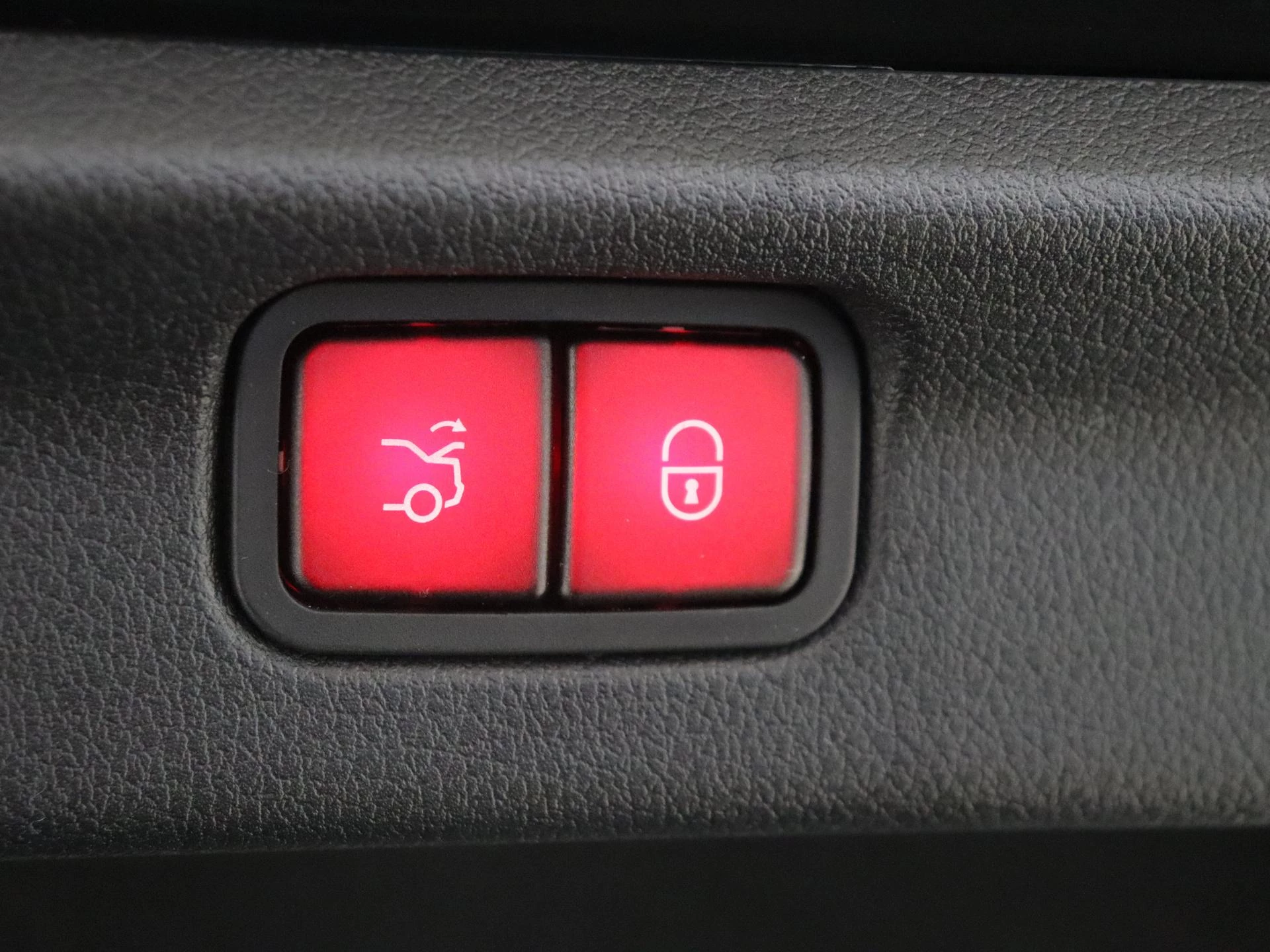 Mercedes-Benz-EQE-image-30