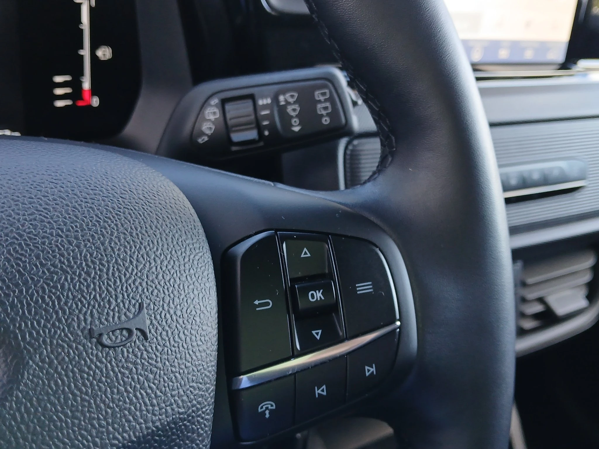 Ford-Tourneo Courier-image-24