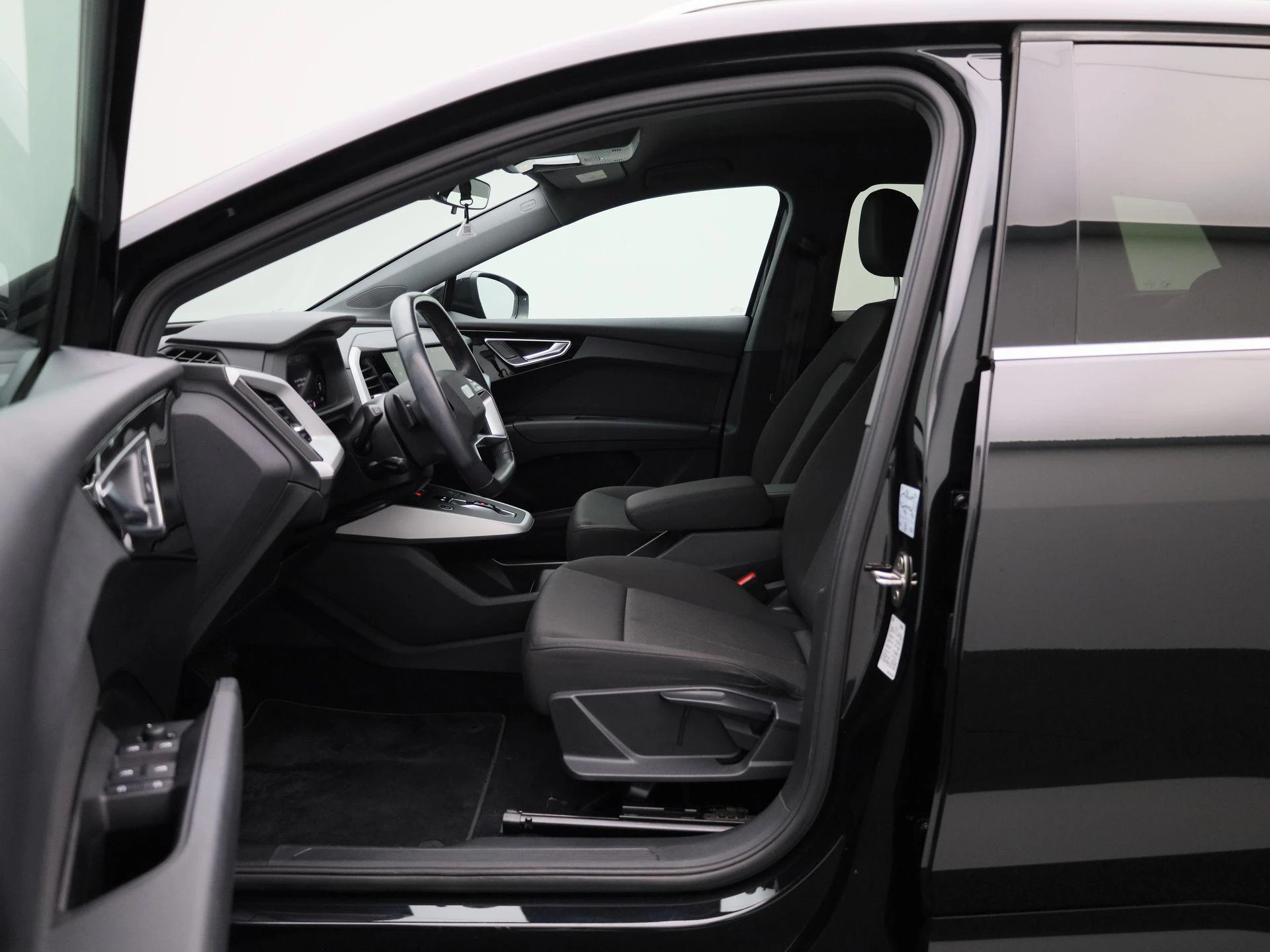 Audi-Q4 e-tron-image-9