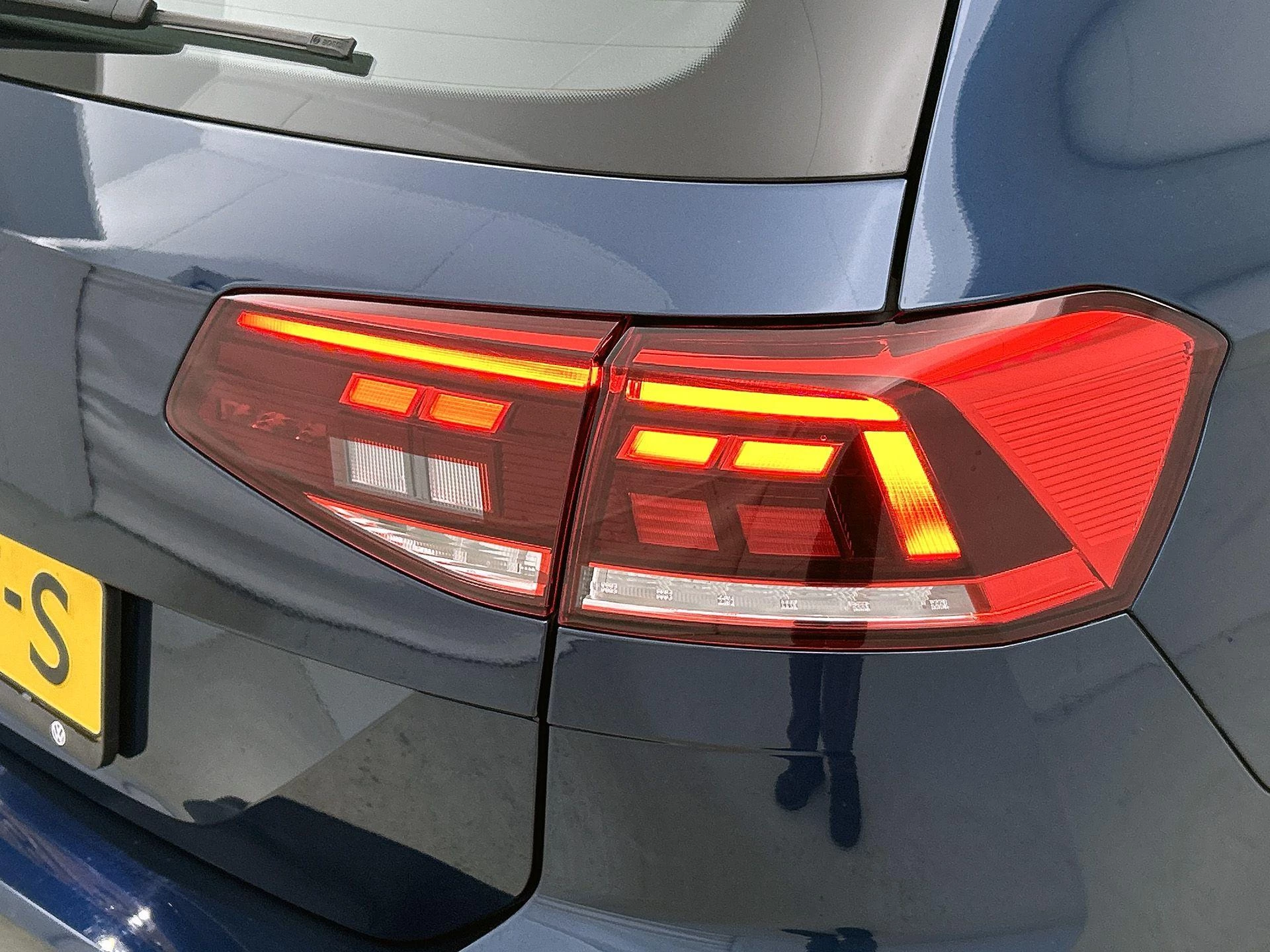 Volkswagen-Passat-image-25