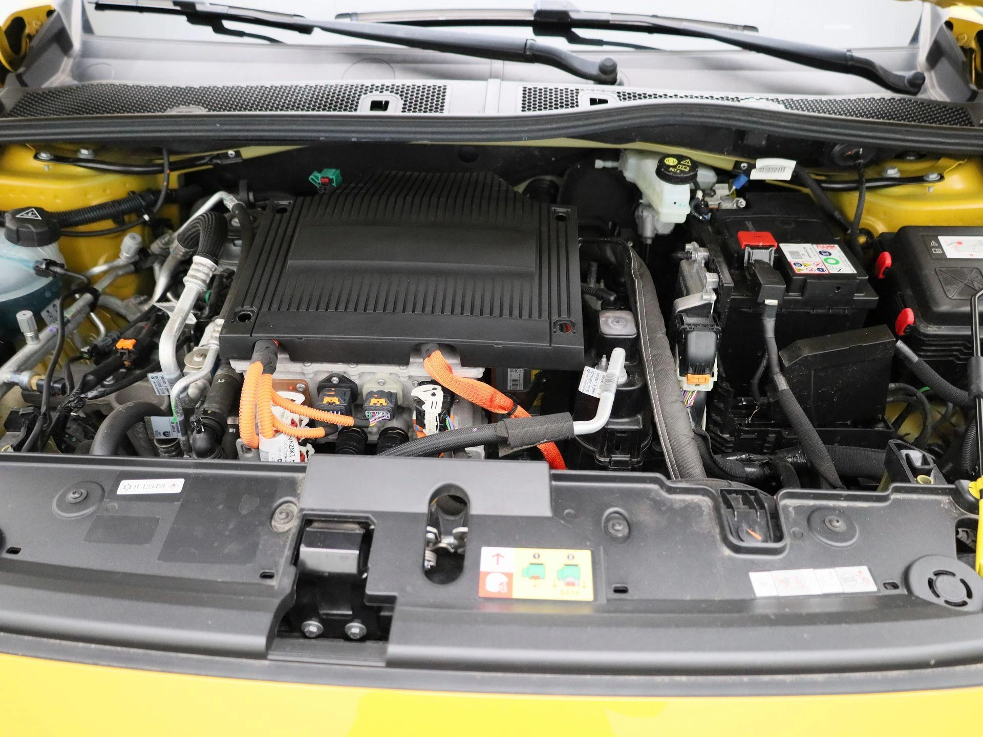 Peugeot e-208 - 33