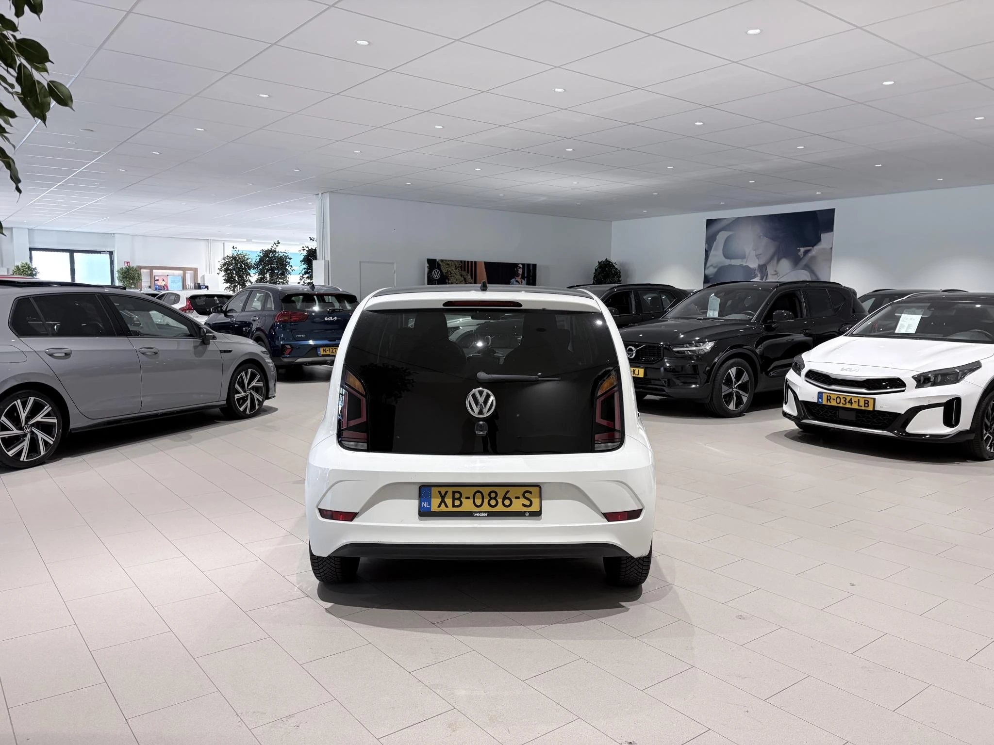 Volkswagen-up!-image-5