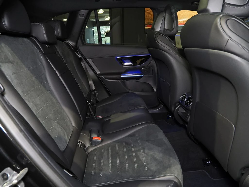 Mercedes-Benz-GLC 220 d-image-14