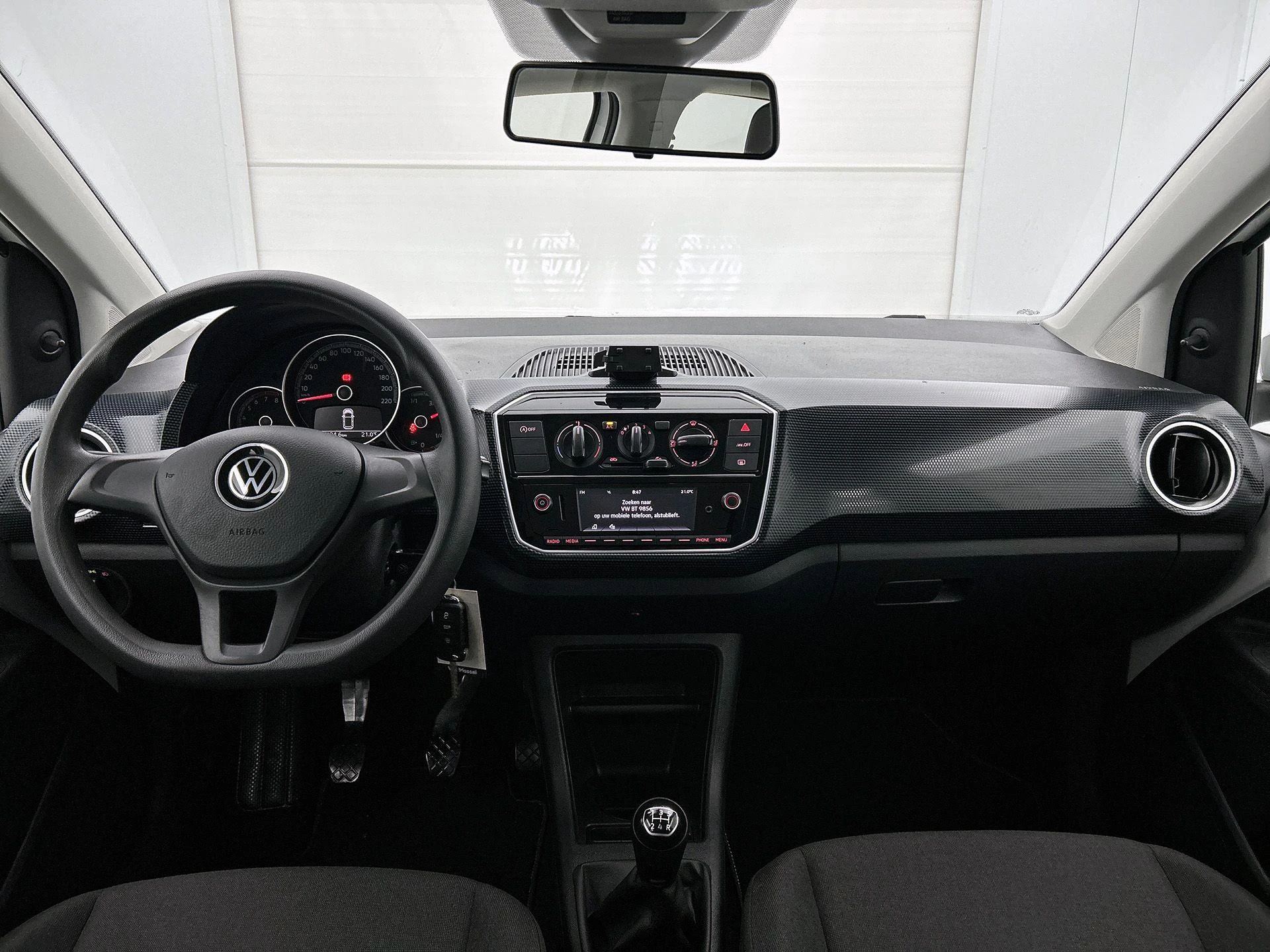 Volkswagen-up!-image-16