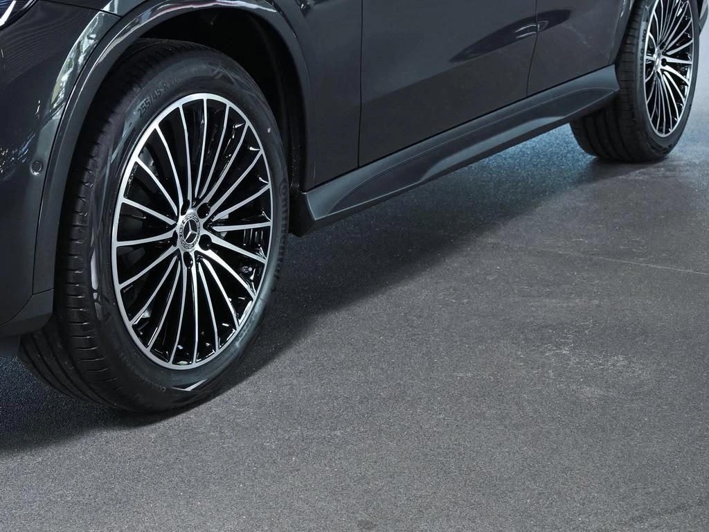 Mercedes-Benz-GLC 220 d-image-2