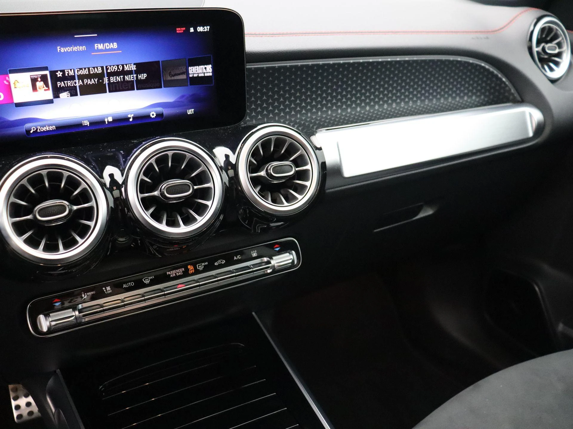 Mercedes-Benz EQB 250+ Star Edition + PANO DAK + BURMESTER + HEAD UP + TREKHAAK +