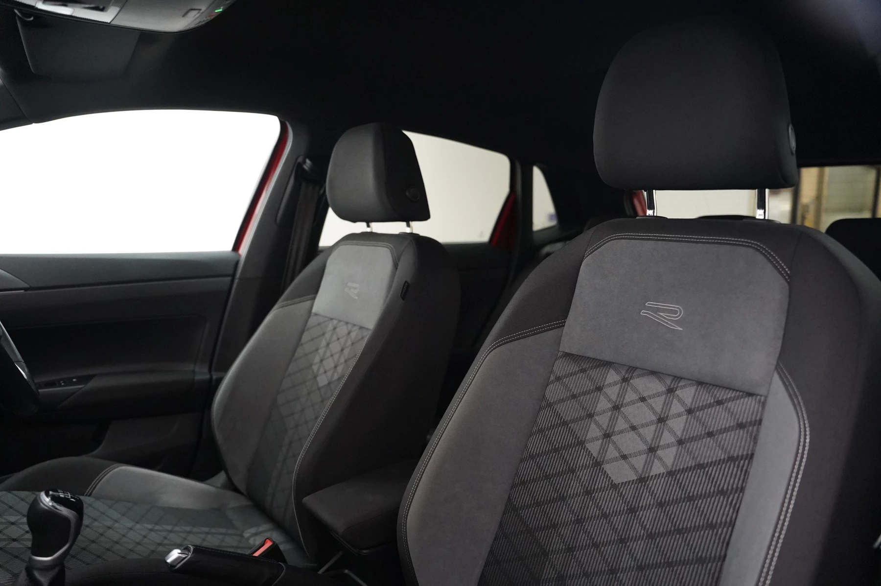 Volkswagen-Polo-image-9