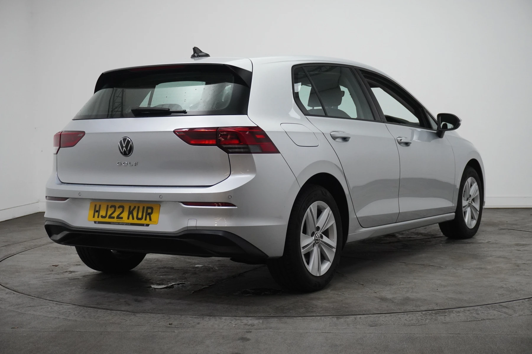 Volkswagen-Golf-image-16