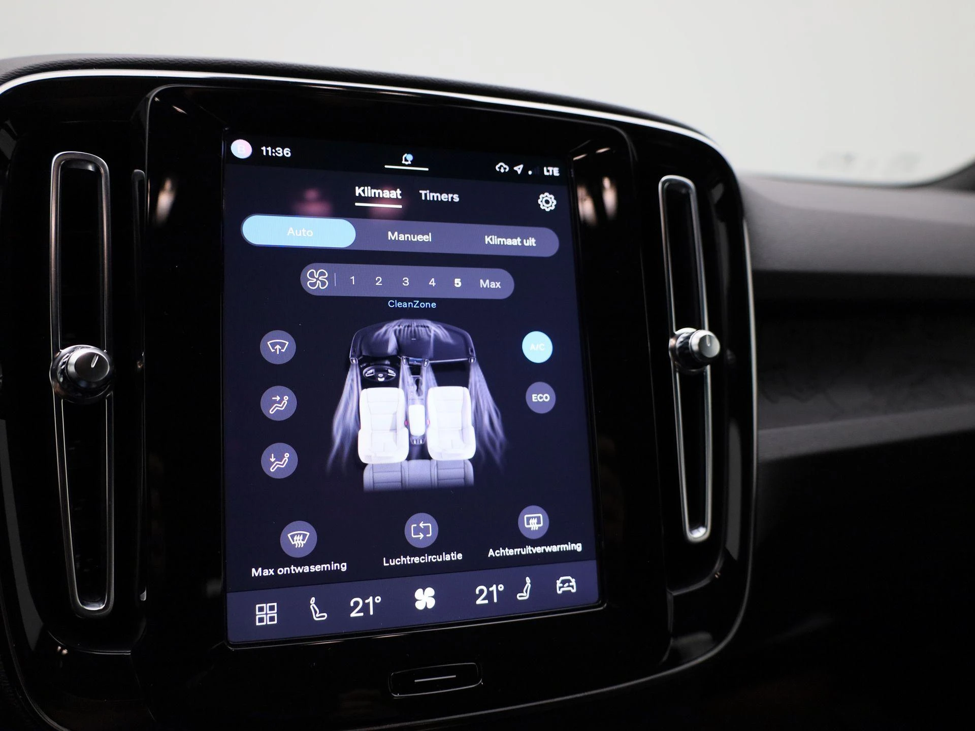 Volvo-XC40-image-25