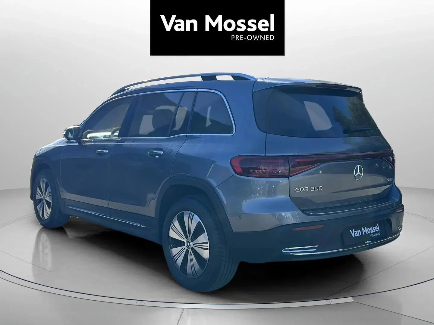 Mercedes-Benz-EQB-image-6