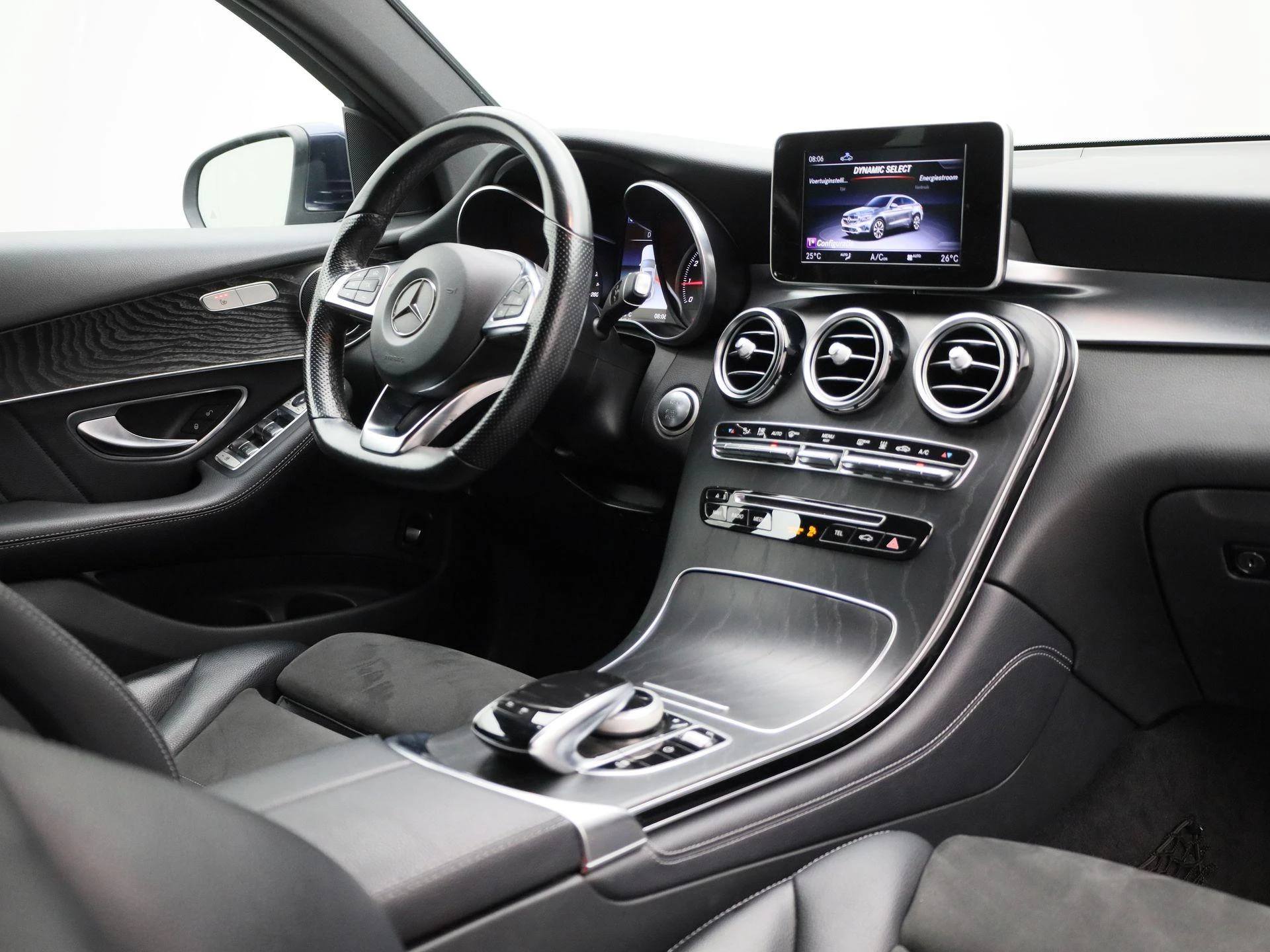 Mercedes-Benz-GLC-image-43