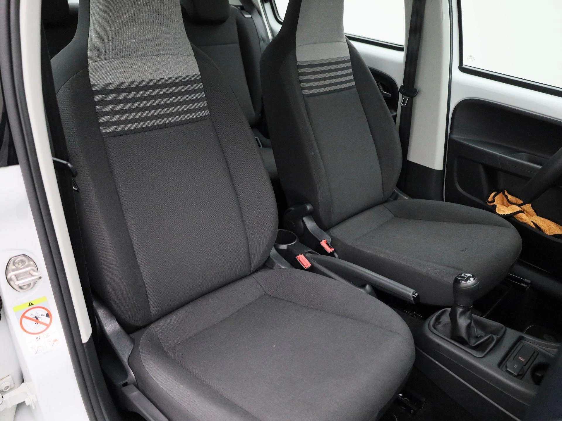 Volkswagen-up!-image-25