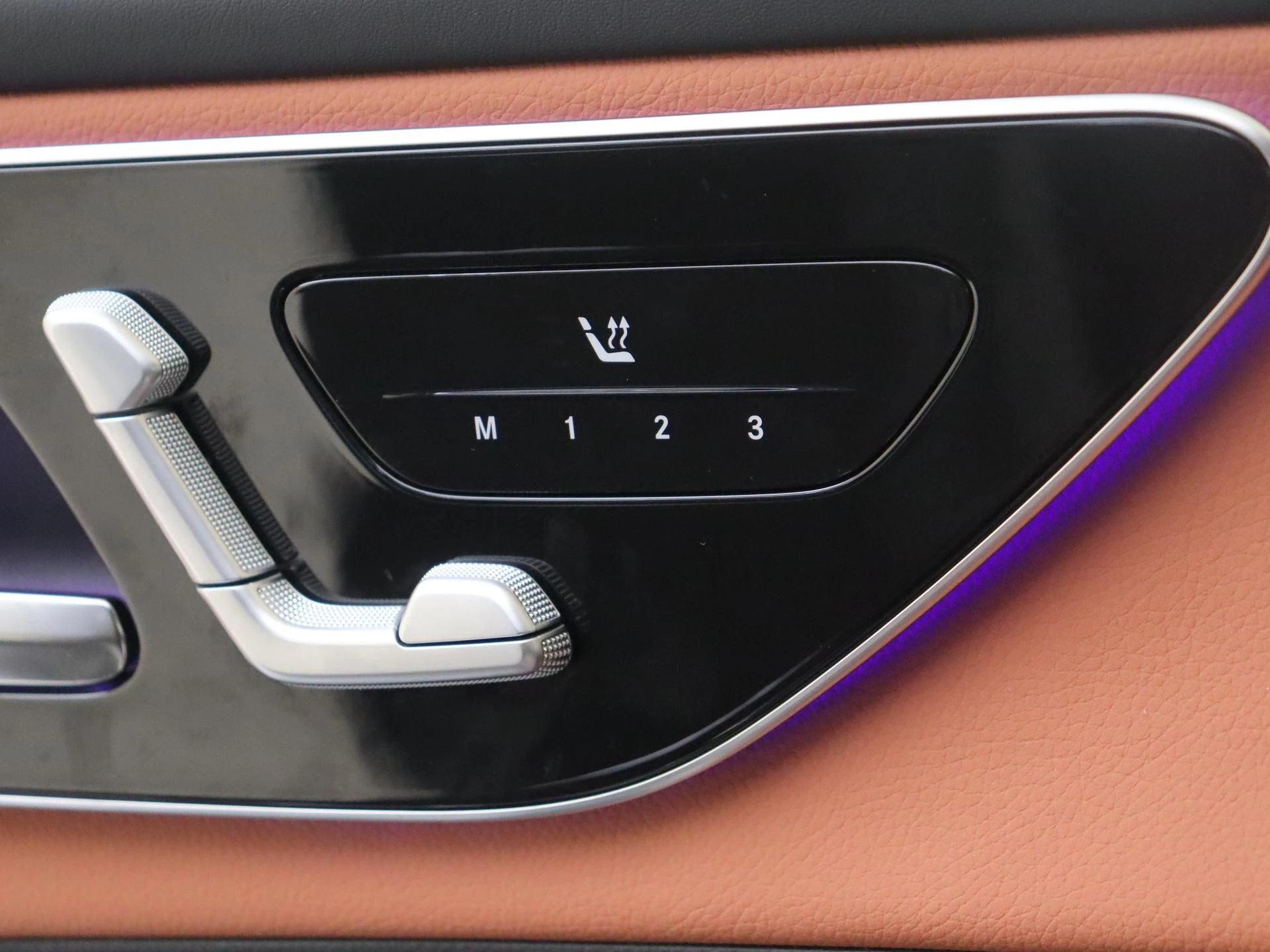 Mercedes-Benz-GLC-image-25