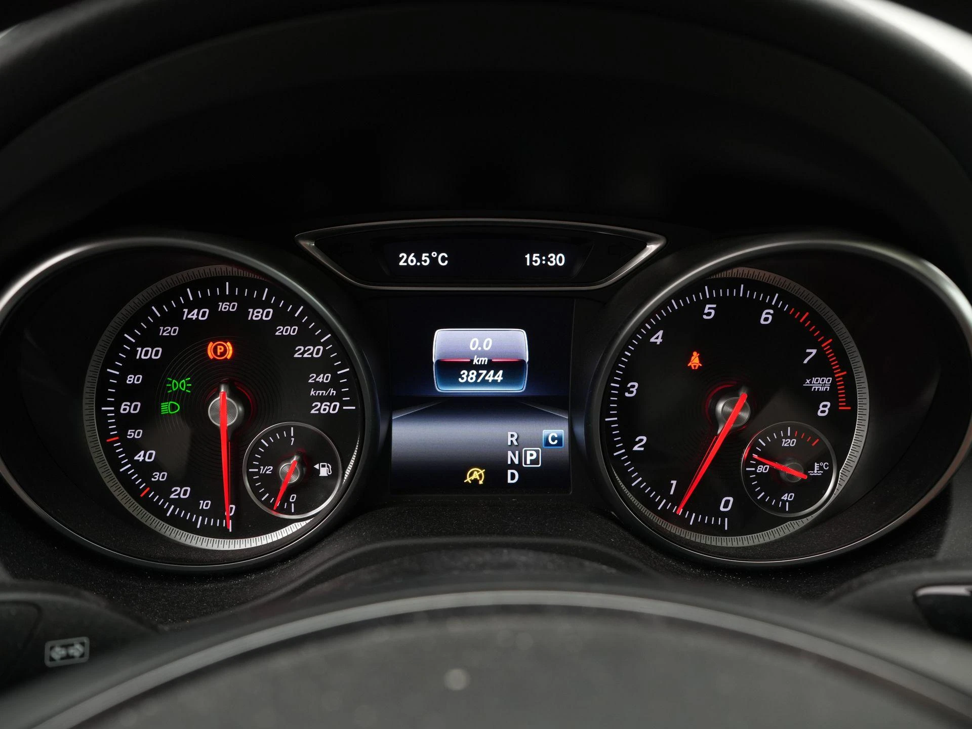 Mercedes-Benz-GLA-image-23