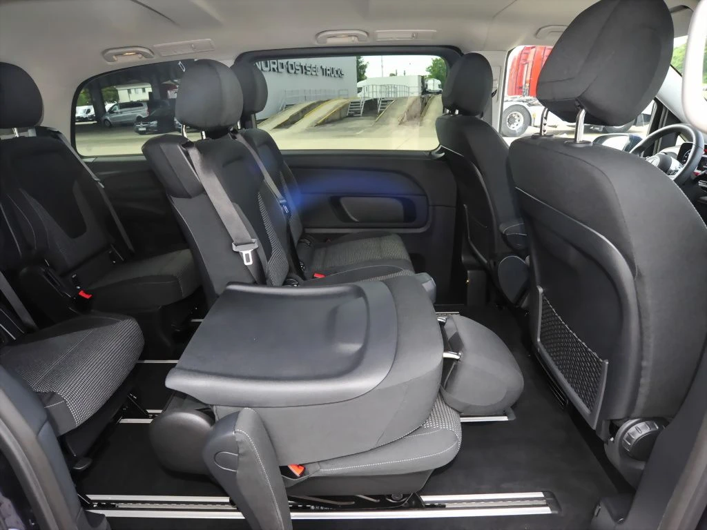 Mercedes-Benz-V-Klasse 220-image-11