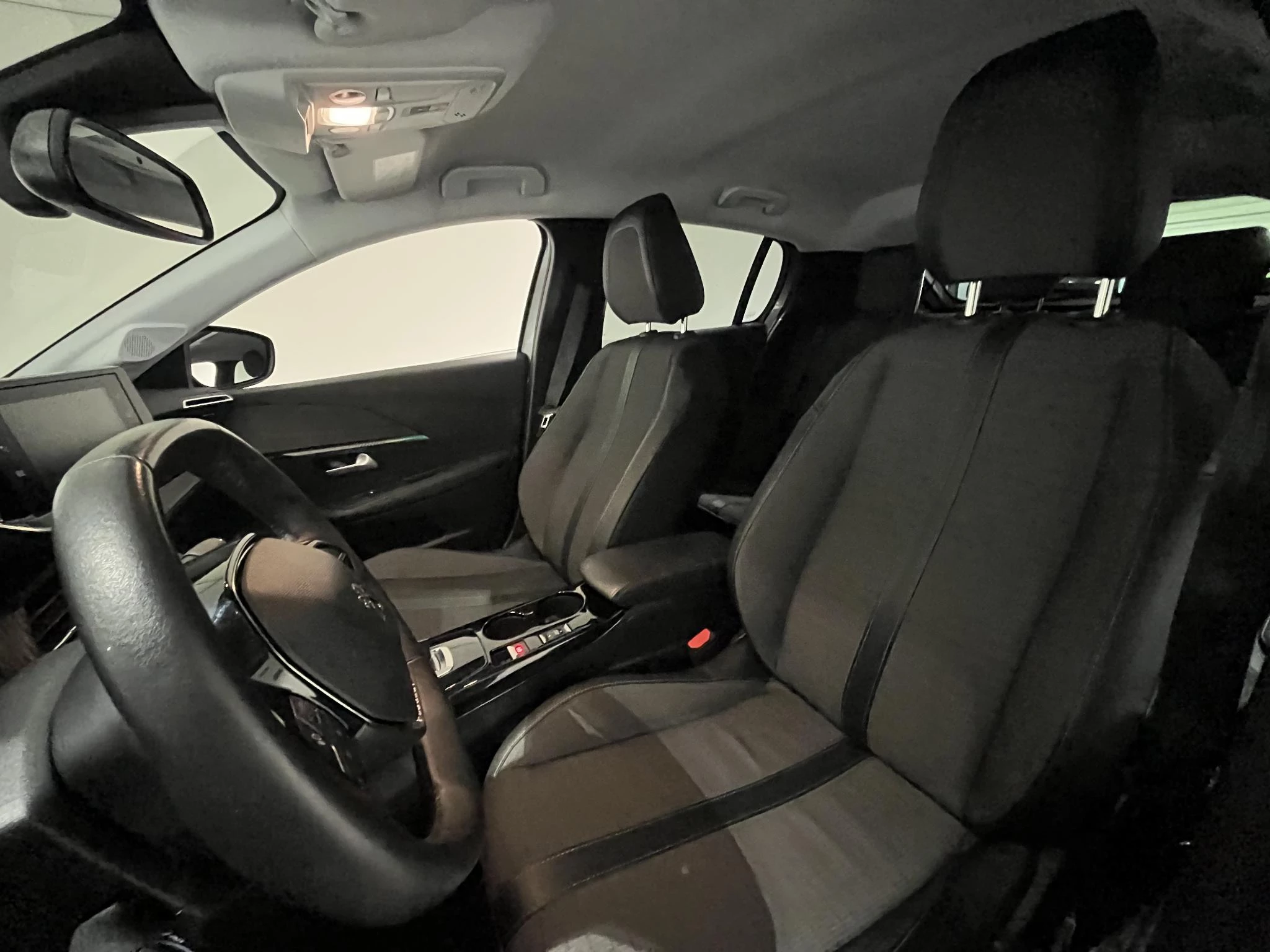 Peugeot-e-208-image-18