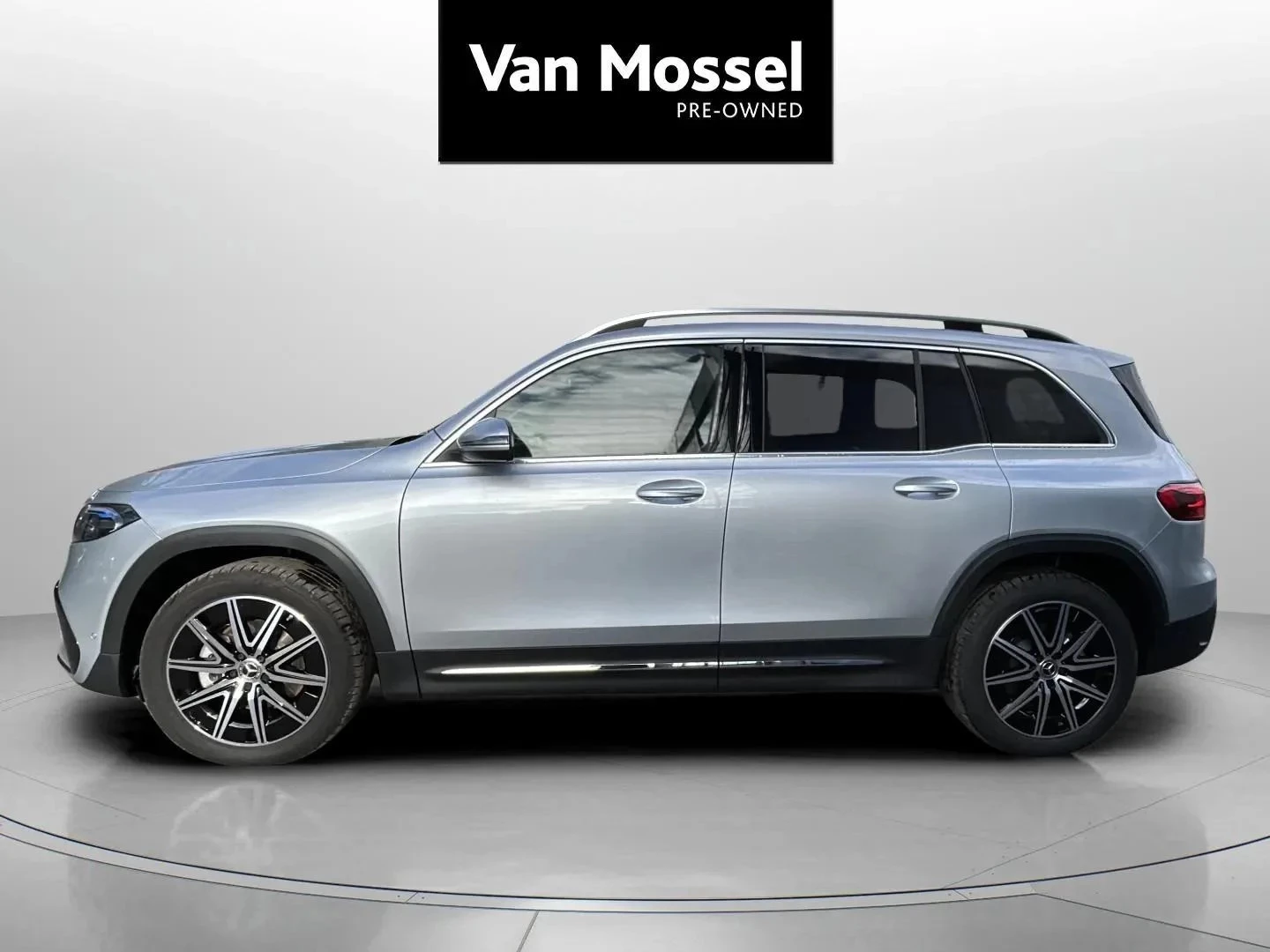 Mercedes-Benz-EQB-image-7