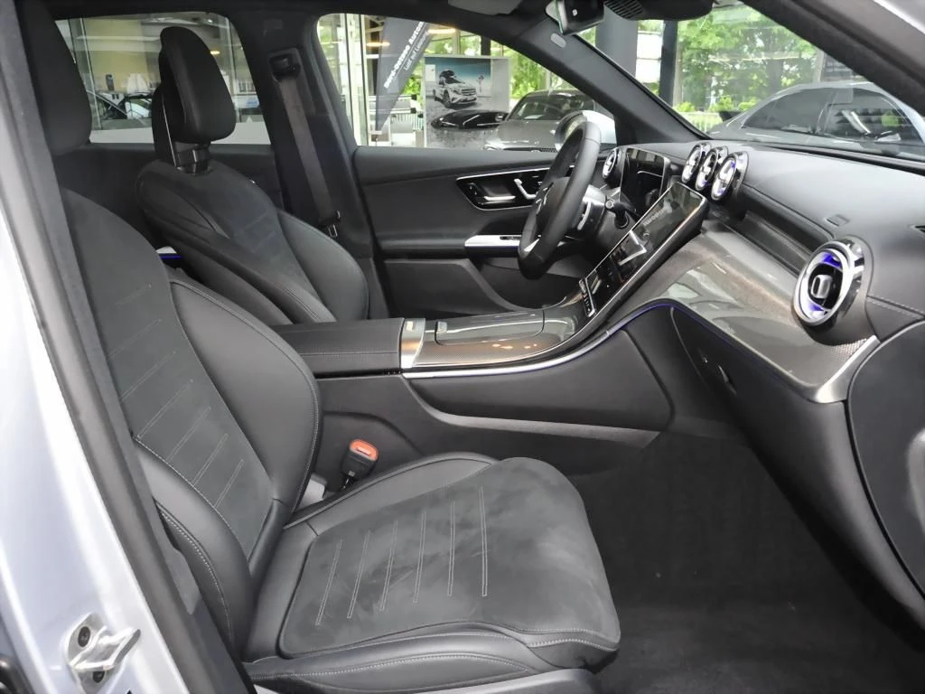 Mercedes-Benz-GLC 300 d-image-11