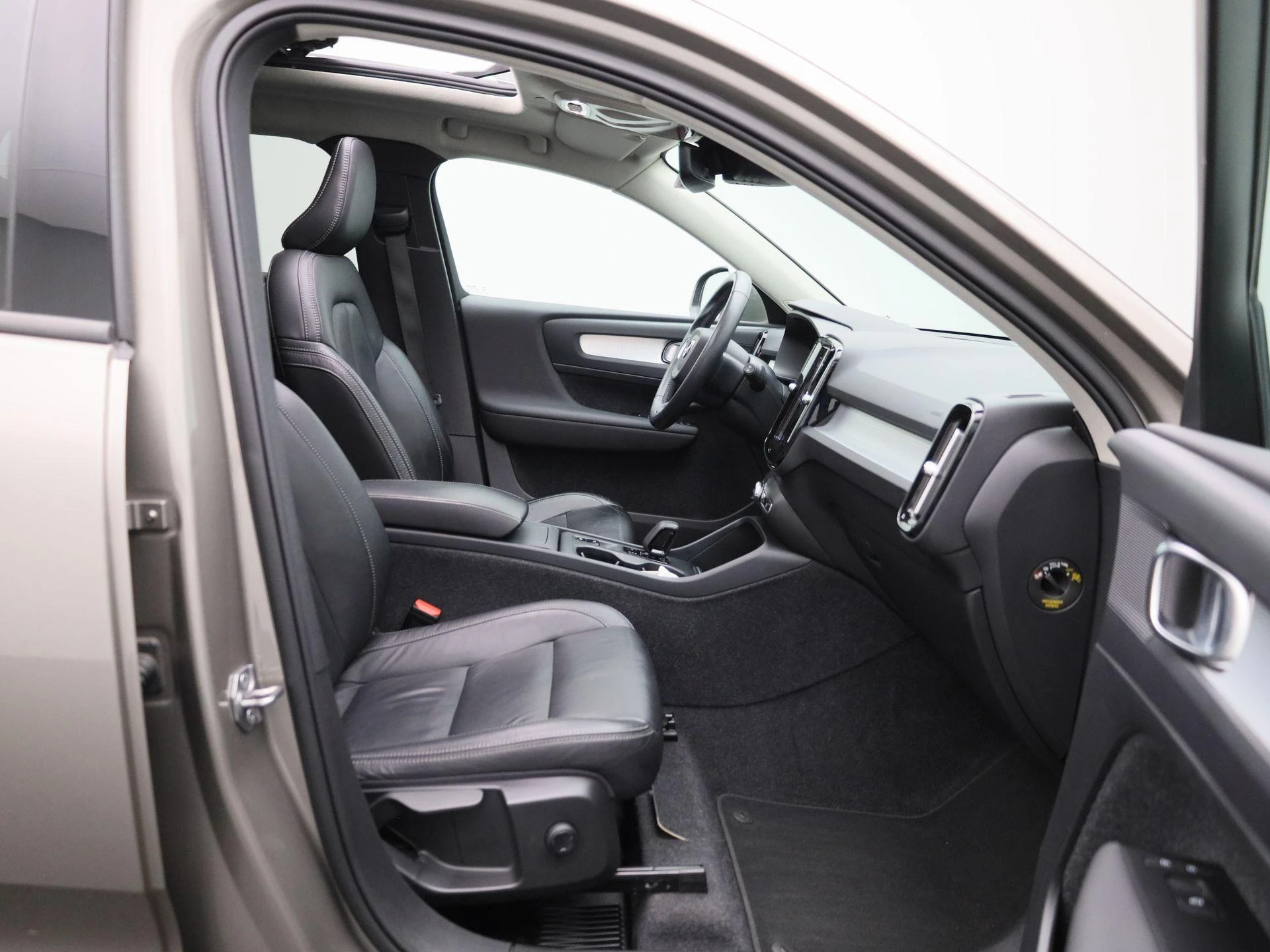 Volvo-XC40-image-32
