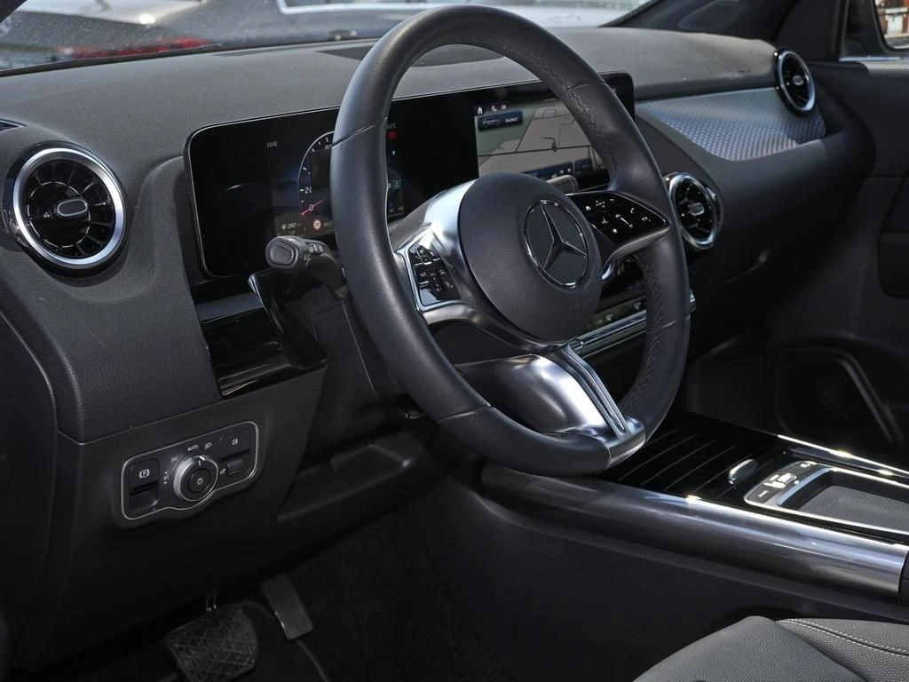 Mercedes-Benz-GLA 200 d-image-9
