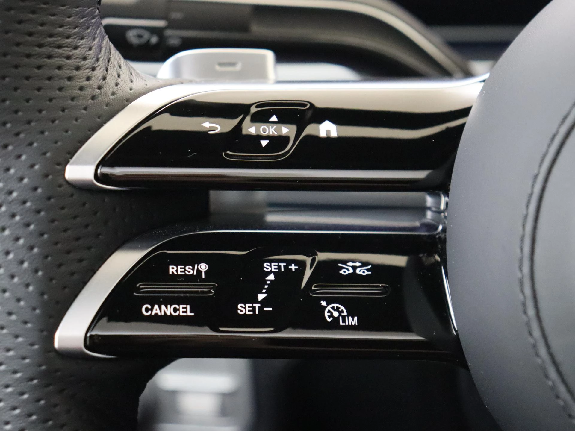 Mercedes-Benz-GLE-image-16