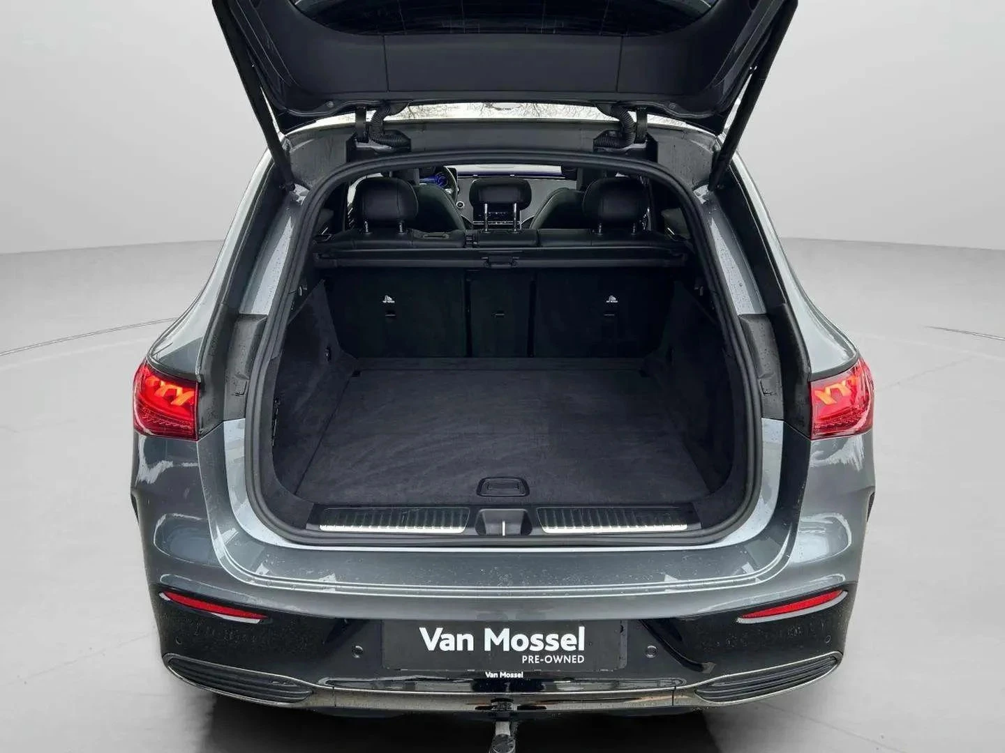 Mercedes-Benz-EQE-image-21