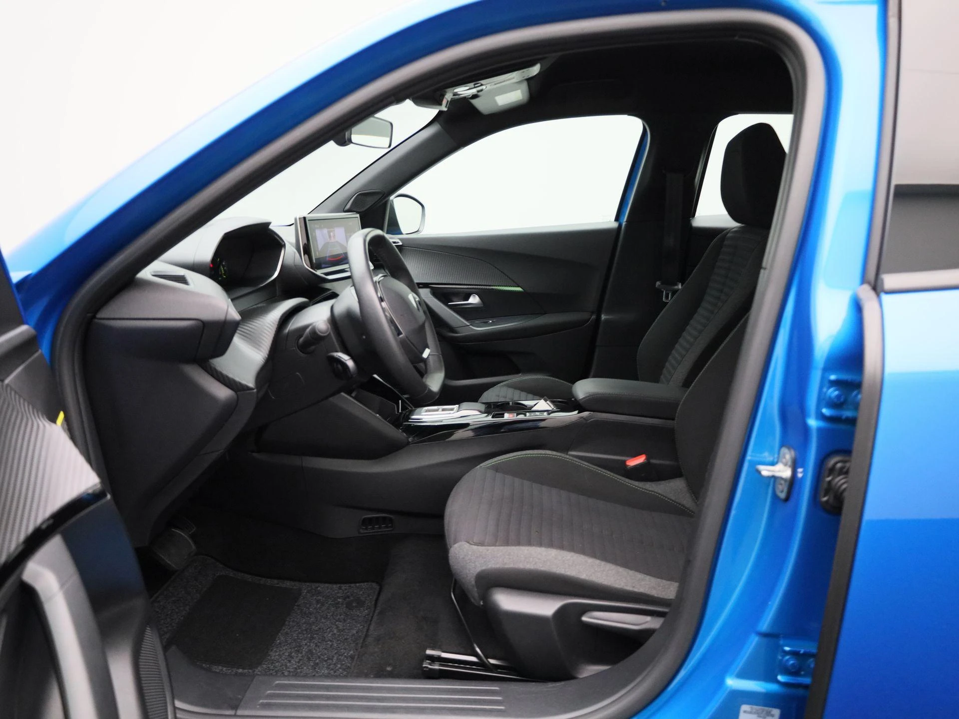 Peugeot-e-2008-image-8