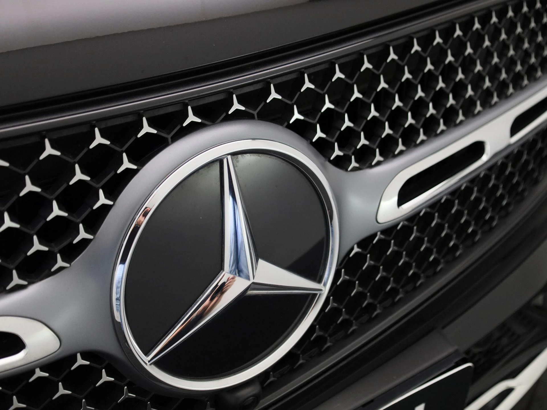 Mercedes-Benz-GLC-image-33