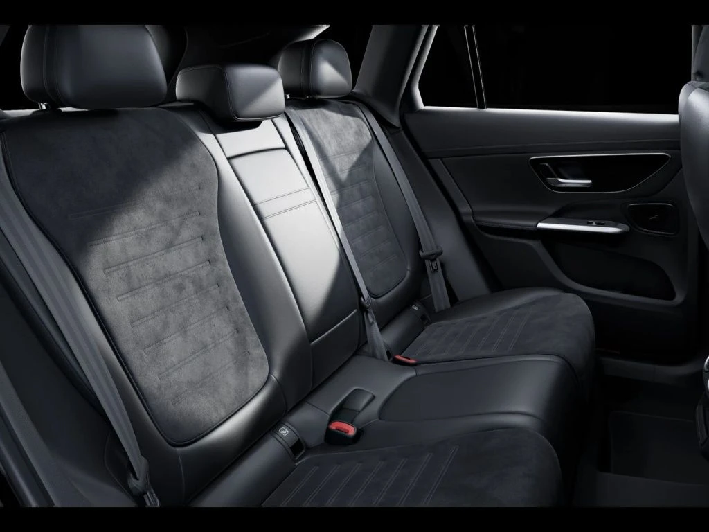 Mercedes-Benz-GLC 450 d-image-10