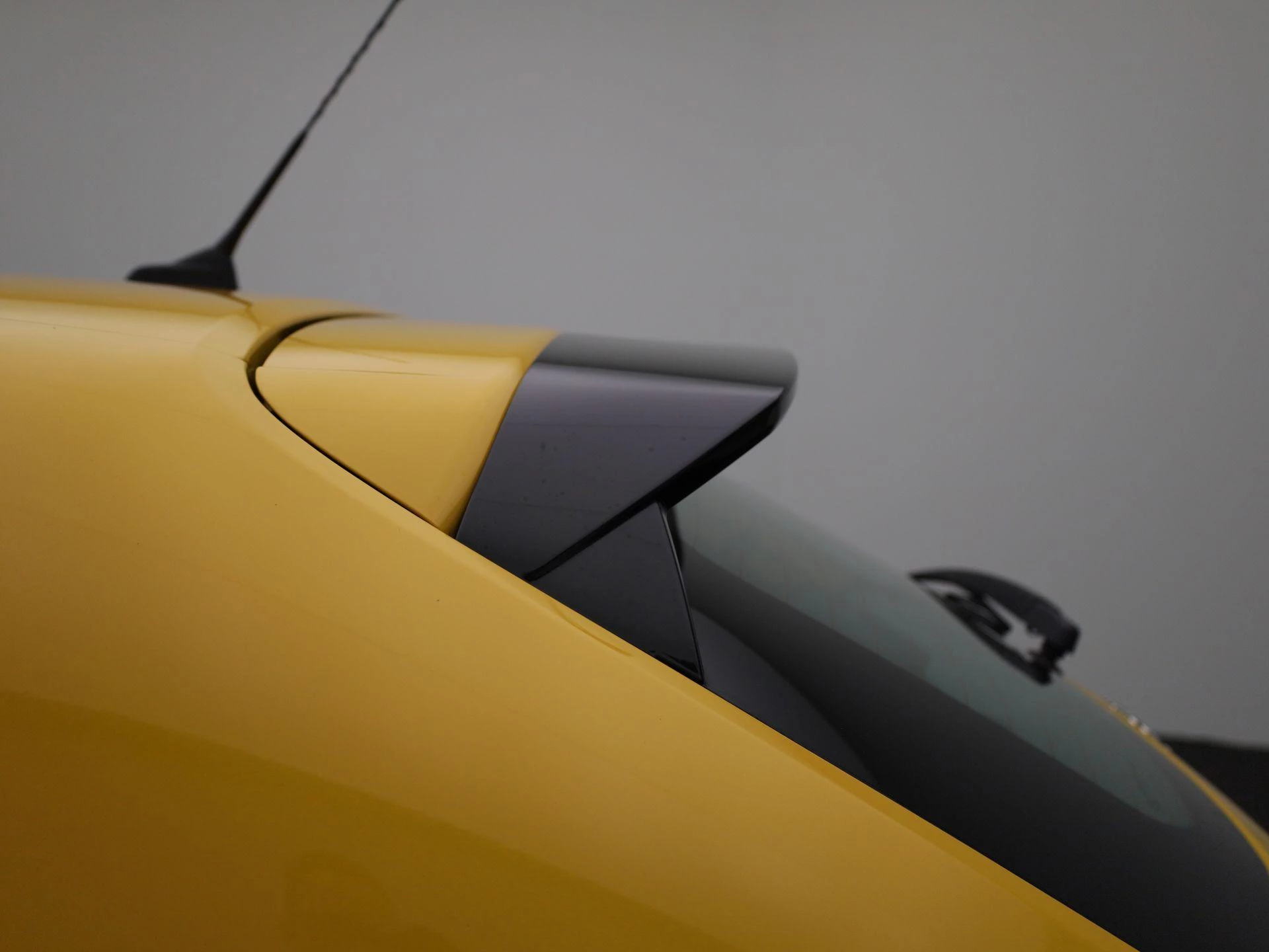 Peugeot-e-208-image-39
